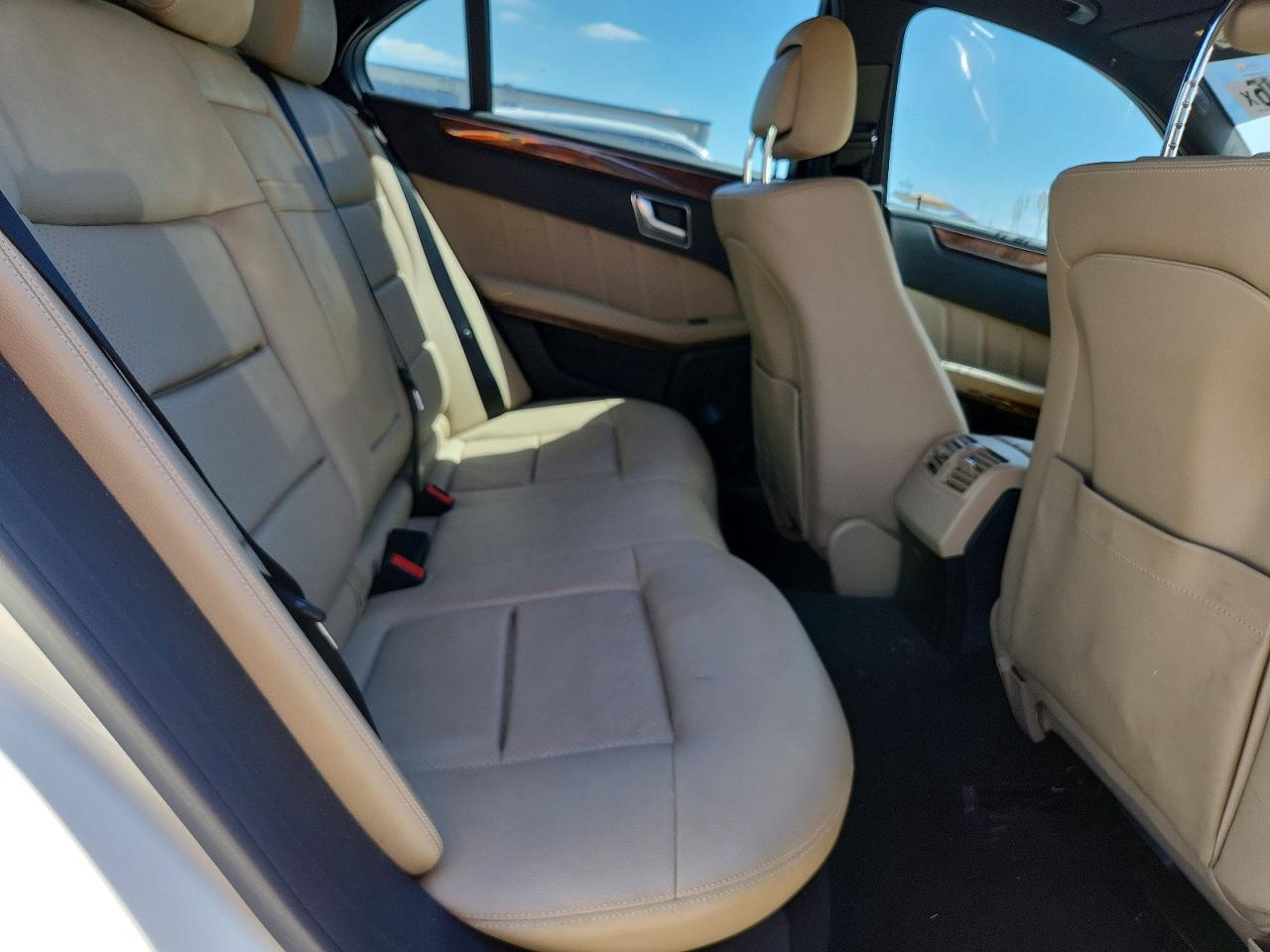 2012 Mercedes-benz E 350 White vin: WDDHF5KBXCA613356