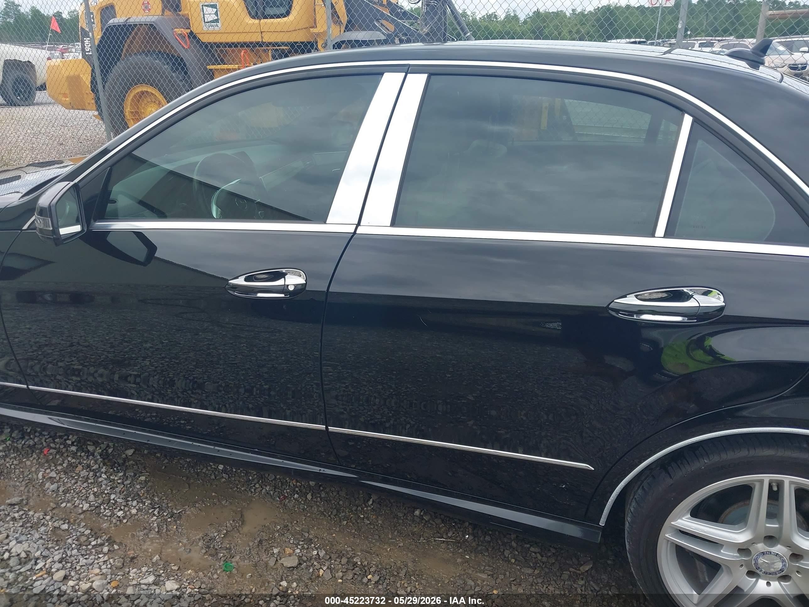 2012 Mercedes-benz E 350   Black vin: WDDHF5KBXCA616046