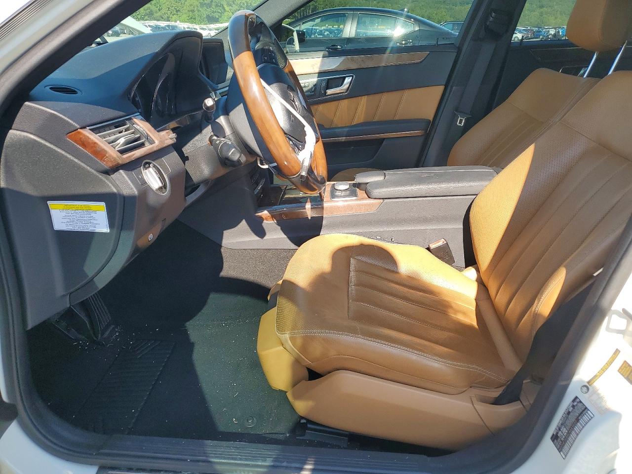 2012 Mercedes-benz E 350 White vin: WDDHF5KBXCA641027
