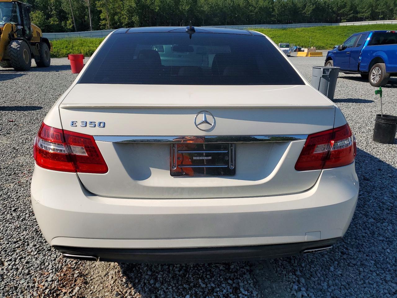 2012 Mercedes-benz E 350 White vin: WDDHF5KBXCA641027
