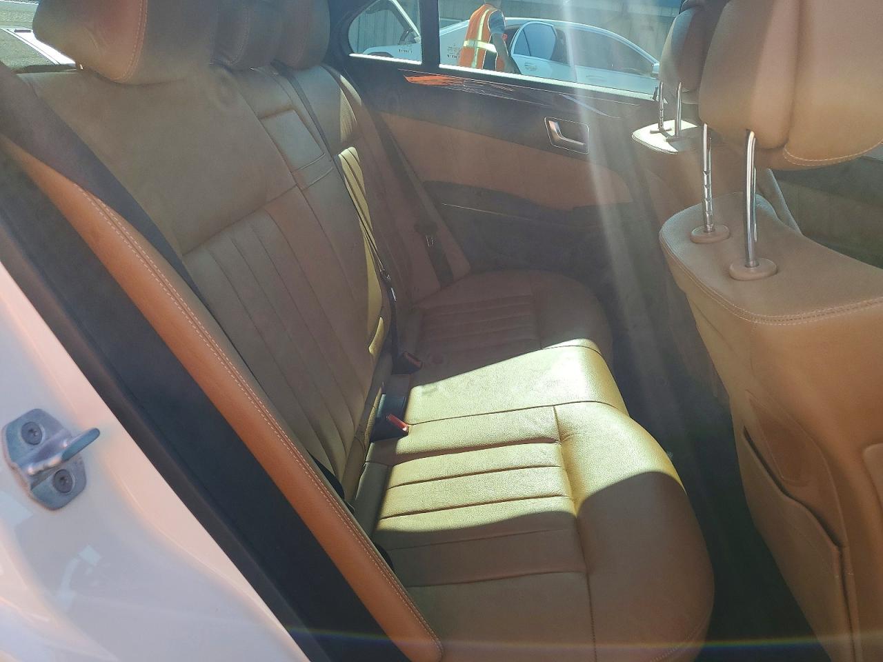 2012 Mercedes-benz E 350 White vin: WDDHF5KBXCA641027