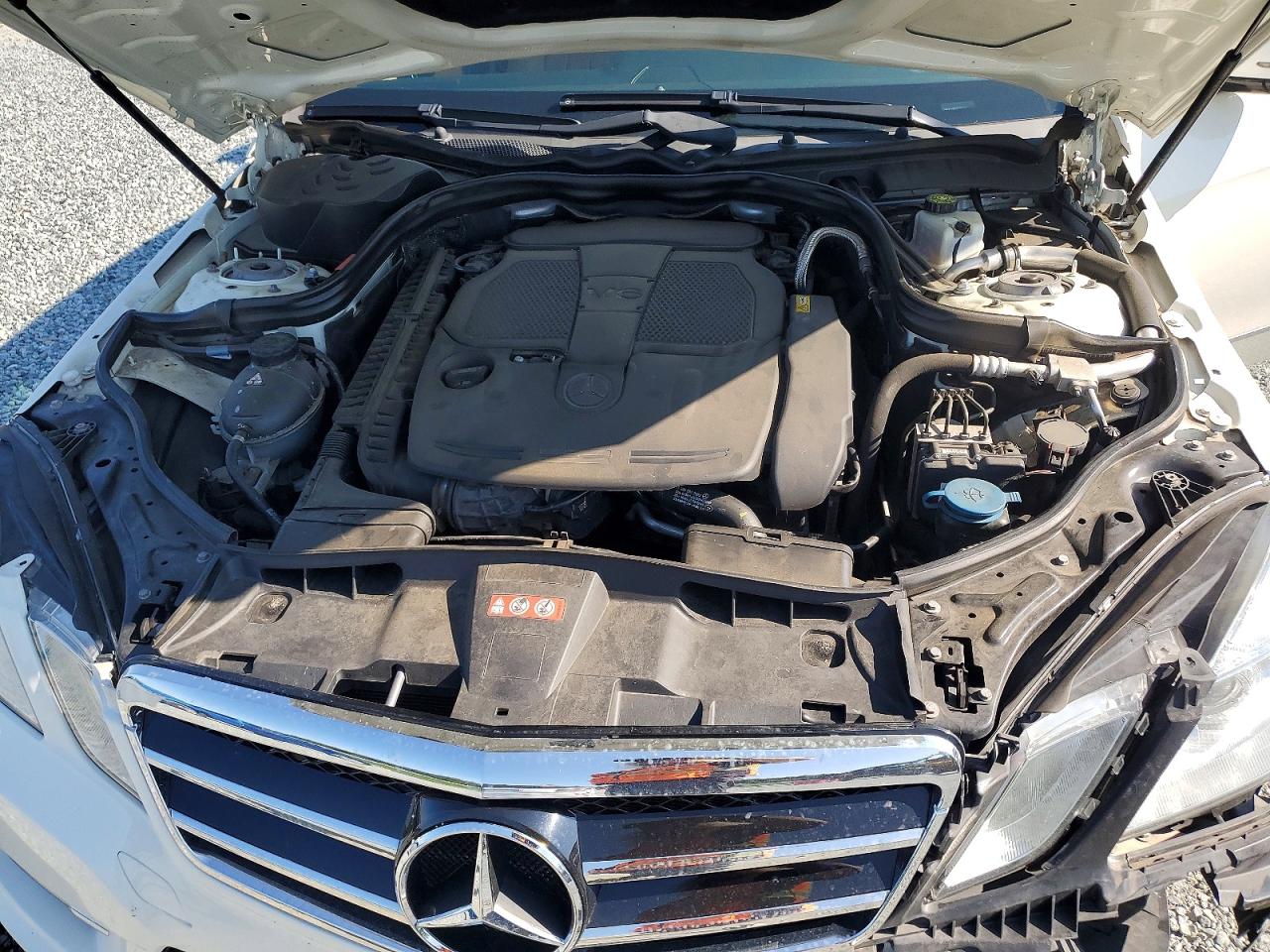 2012 Mercedes-benz E 350 White vin: WDDHF5KBXCA641027