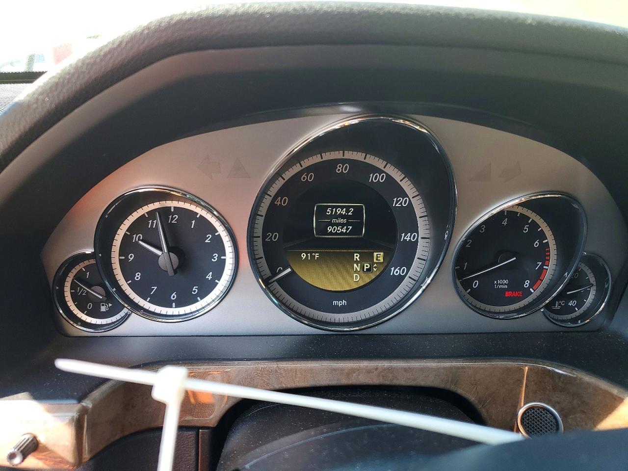2012 Mercedes-benz E 350 White vin: WDDHF5KBXCA641027