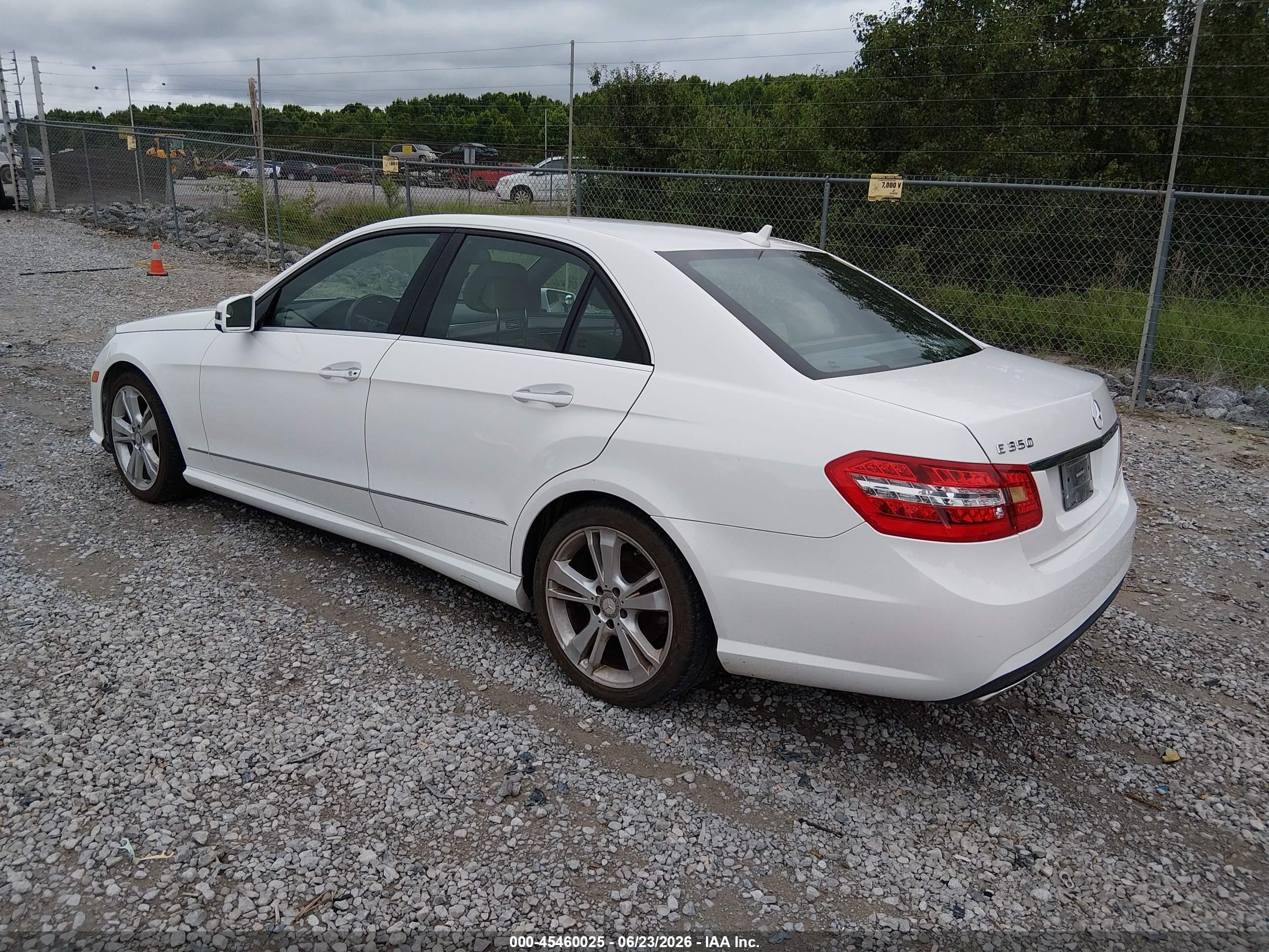 2013 Mercedes-benz E 350   Белый vin: WDDHF5KBXDA690424