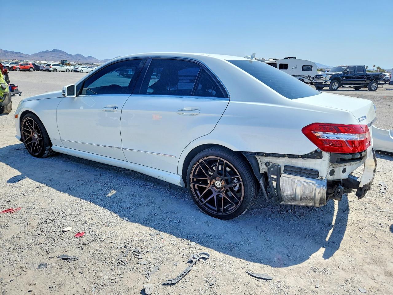 2013 Mercedes-benz E 350 White vin: WDDHF5KBXDA741324
