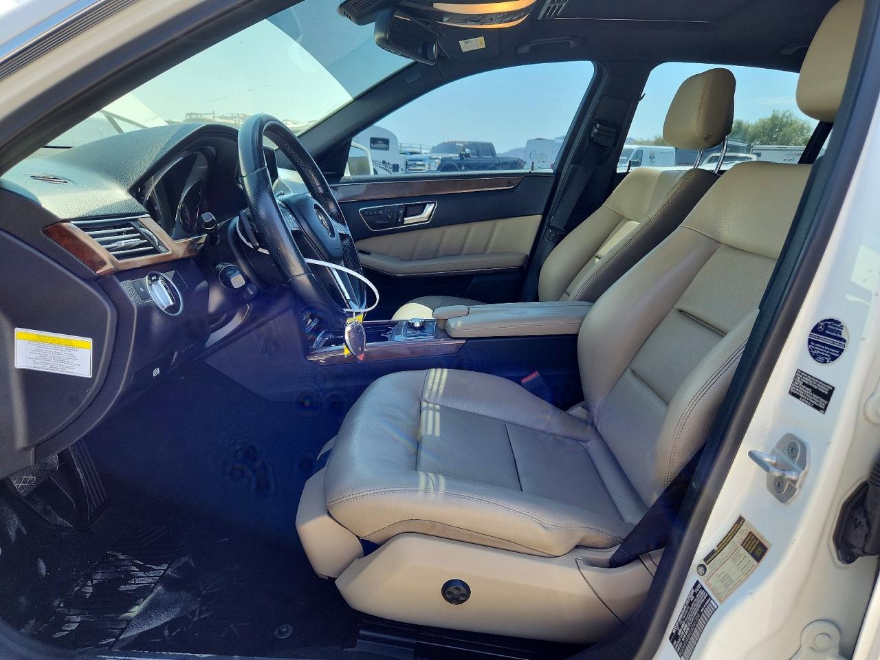 2013 Mercedes-benz E 350 White vin: WDDHF5KBXDA741324