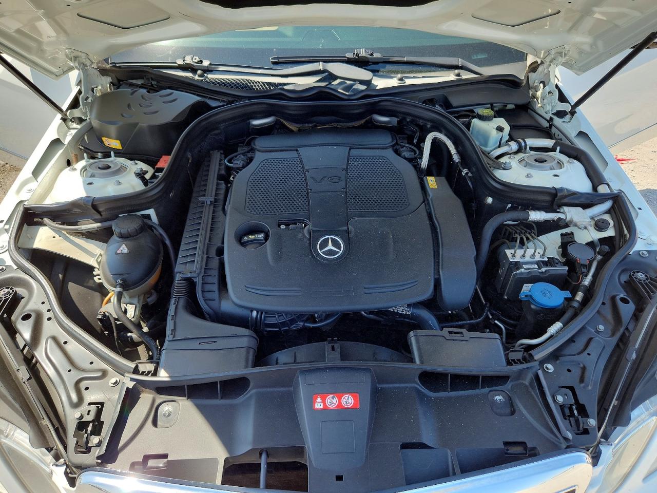 2013 Mercedes-benz E 350 White vin: WDDHF5KBXDA741324