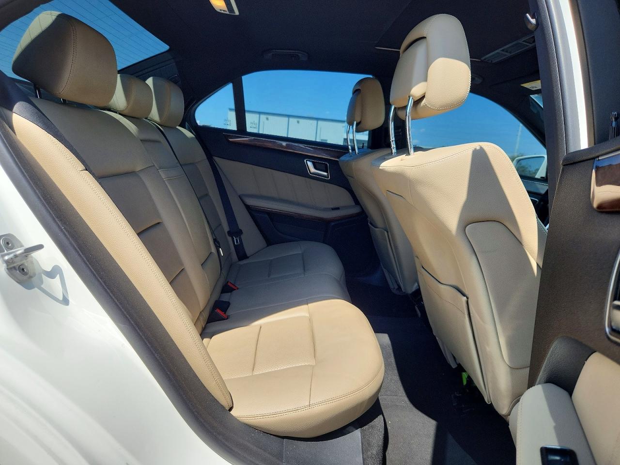 2013 Mercedes-benz E 350 White vin: WDDHF5KBXDA741324