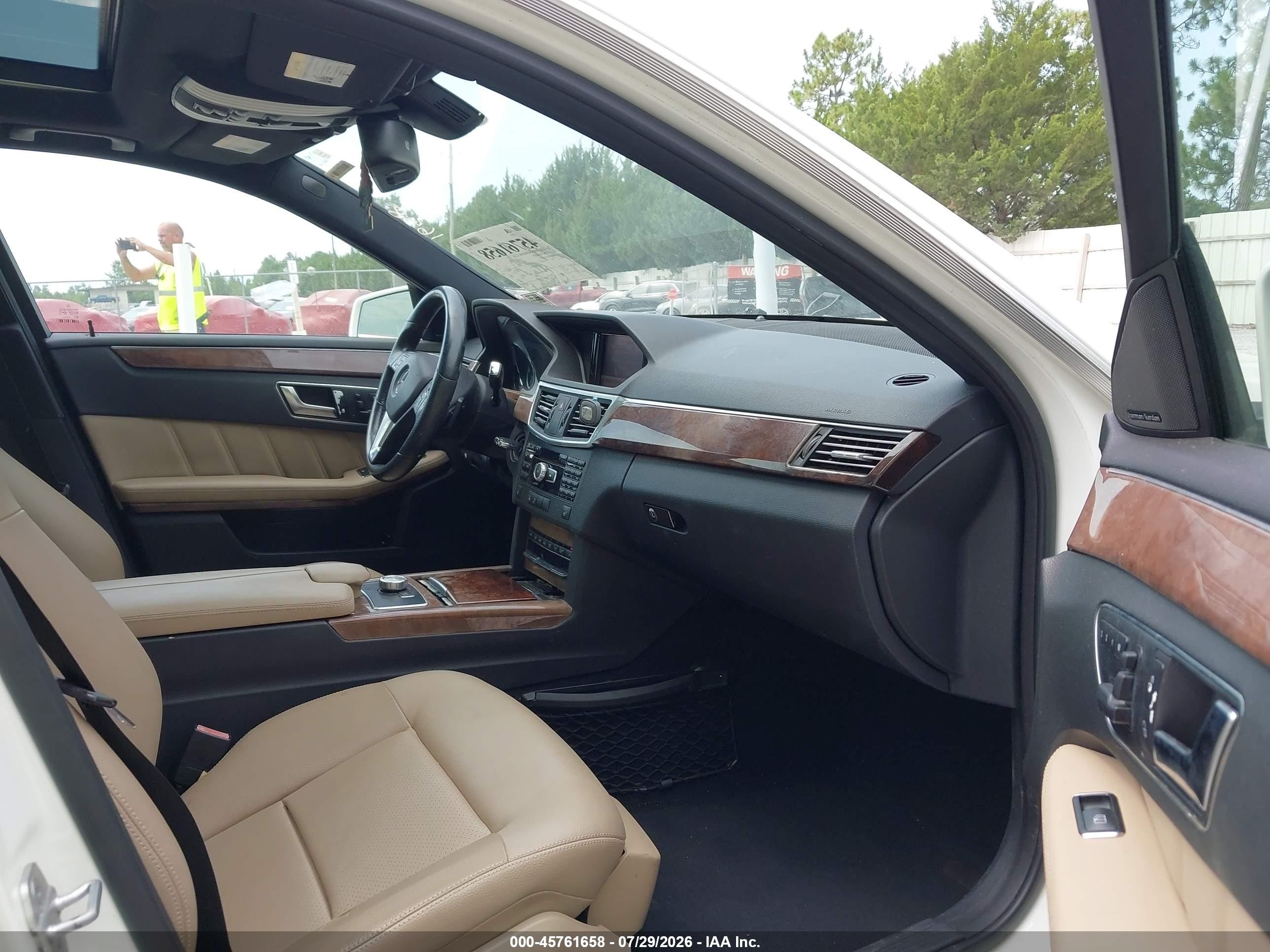 2013 Mercedes-benz E 350 Белый vin: WDDHF5KBXDA762027