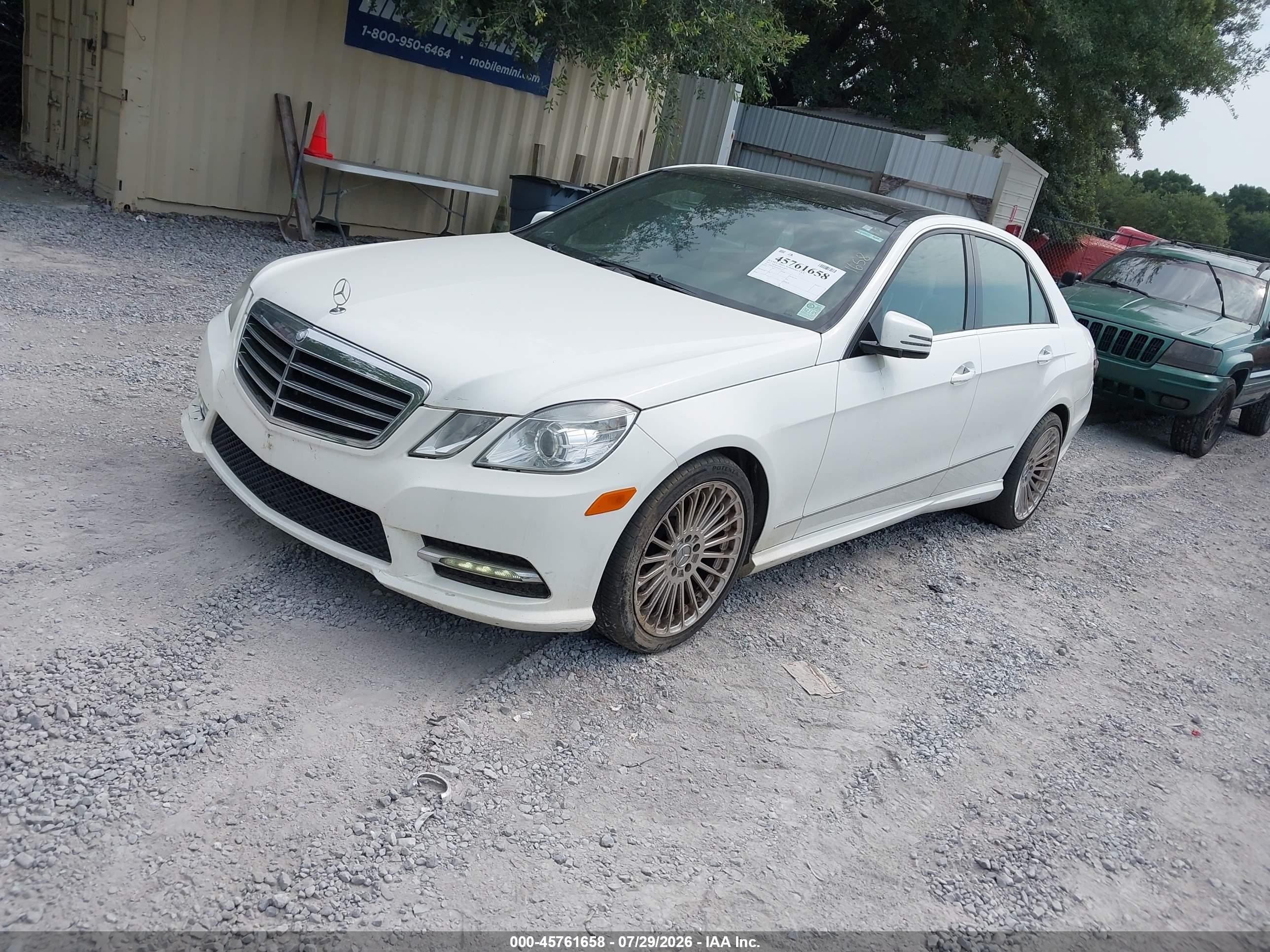 2013 Mercedes-benz E 350 Белый vin: WDDHF5KBXDA762027