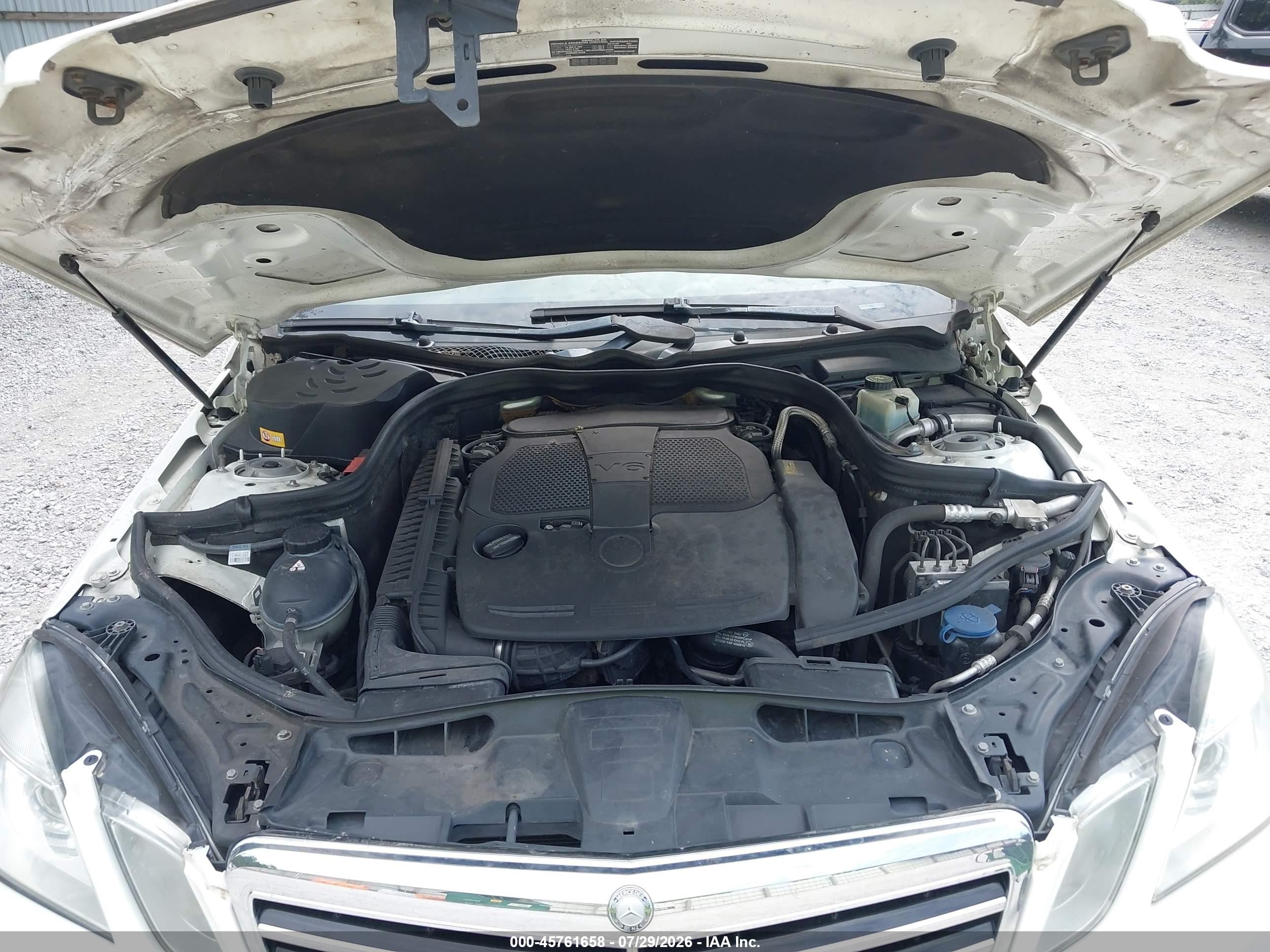 2013 Mercedes-benz E 350 Белый vin: WDDHF5KBXDA762027