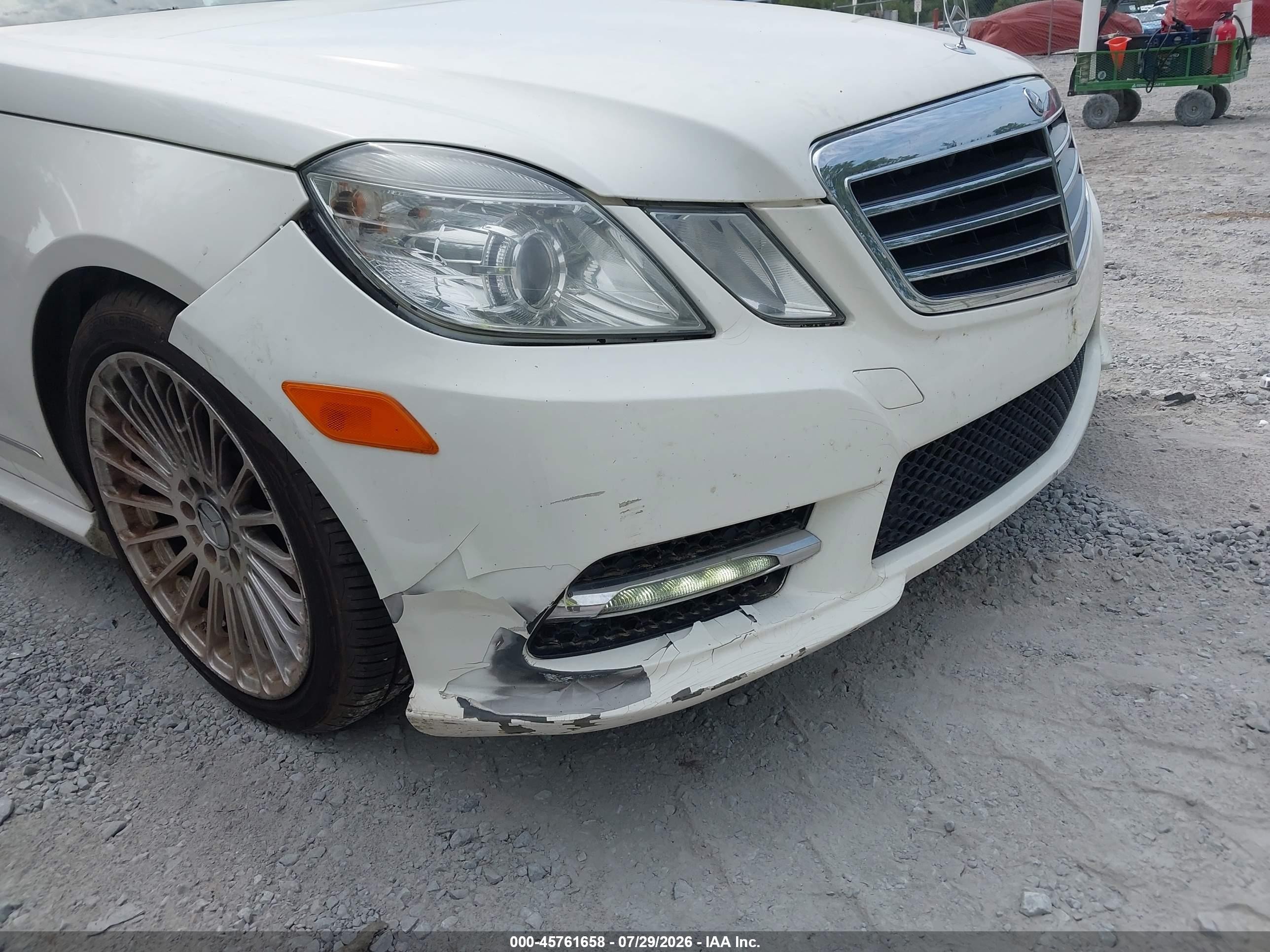 2013 Mercedes-benz E 350 Белый vin: WDDHF5KBXDA762027