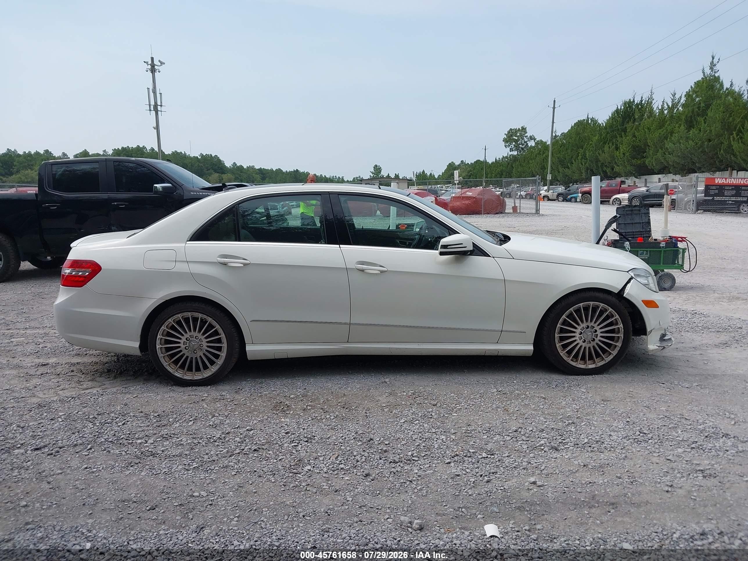 2013 Mercedes-benz E 350 Белый vin: WDDHF5KBXDA762027