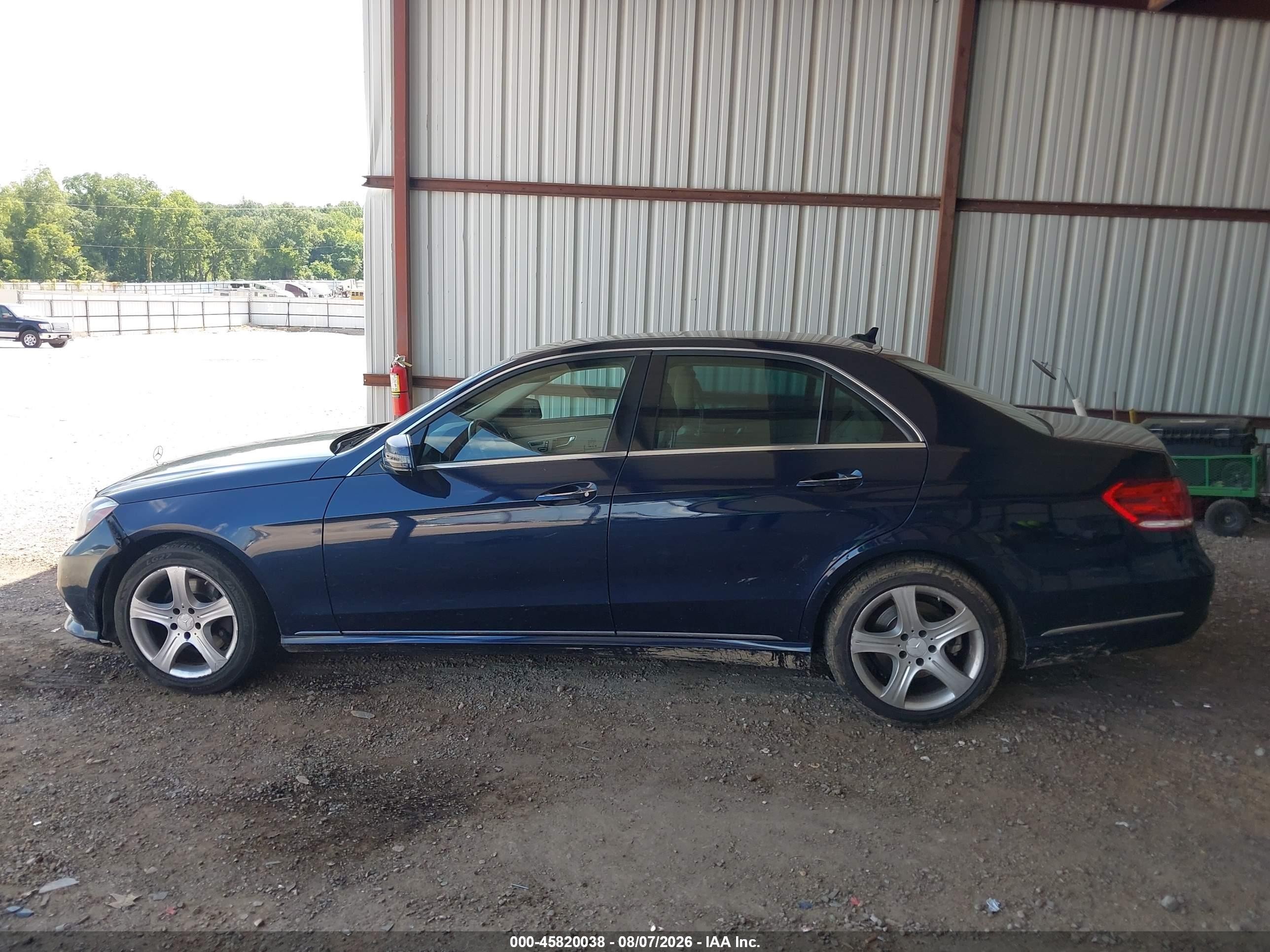 2014 Mercedes-benz E 350 Blue vin: WDDHF5KBXEA804231