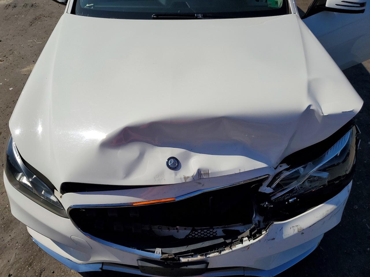 2014 Mercedes-benz E 350 White vin: WDDHF5KBXEA919363