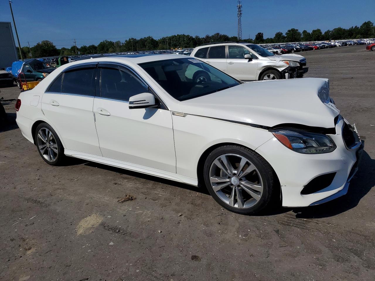 2014 Mercedes-benz E 350 White vin: WDDHF5KBXEA919363