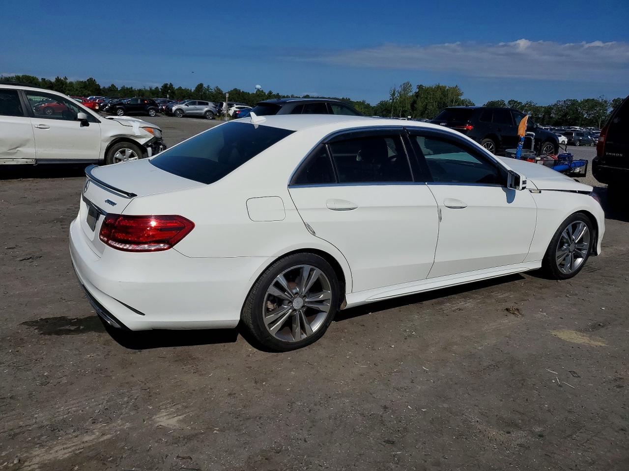 2014 Mercedes-benz E 350 White vin: WDDHF5KBXEA919363