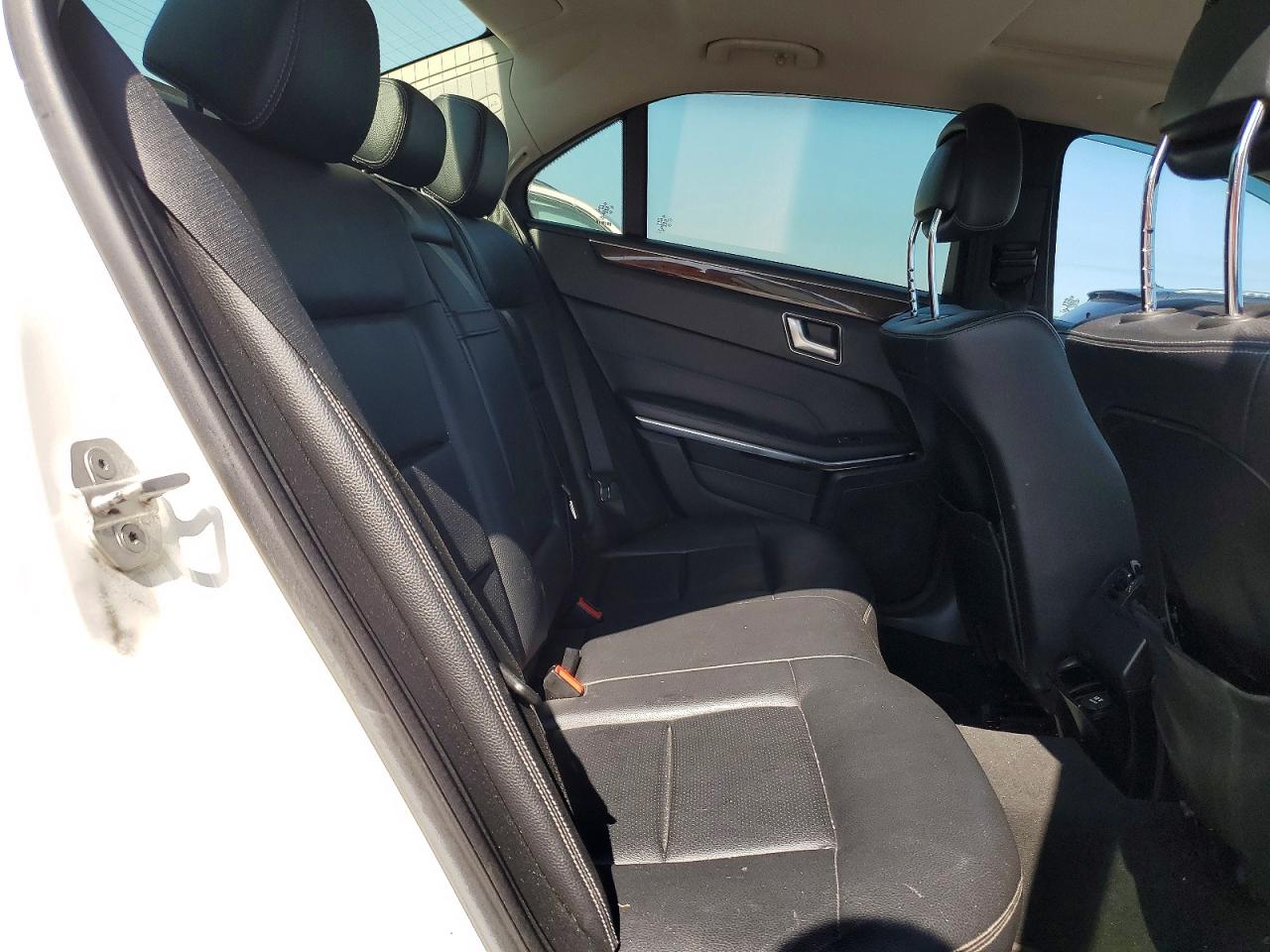 2014 Mercedes-benz E 350 White vin: WDDHF5KBXEA919363