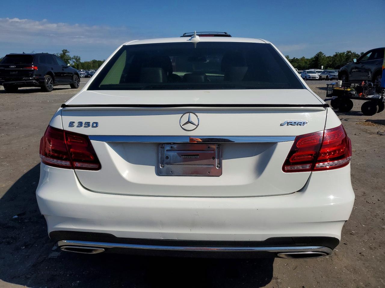 2014 Mercedes-benz E 350 White vin: WDDHF5KBXEA919363
