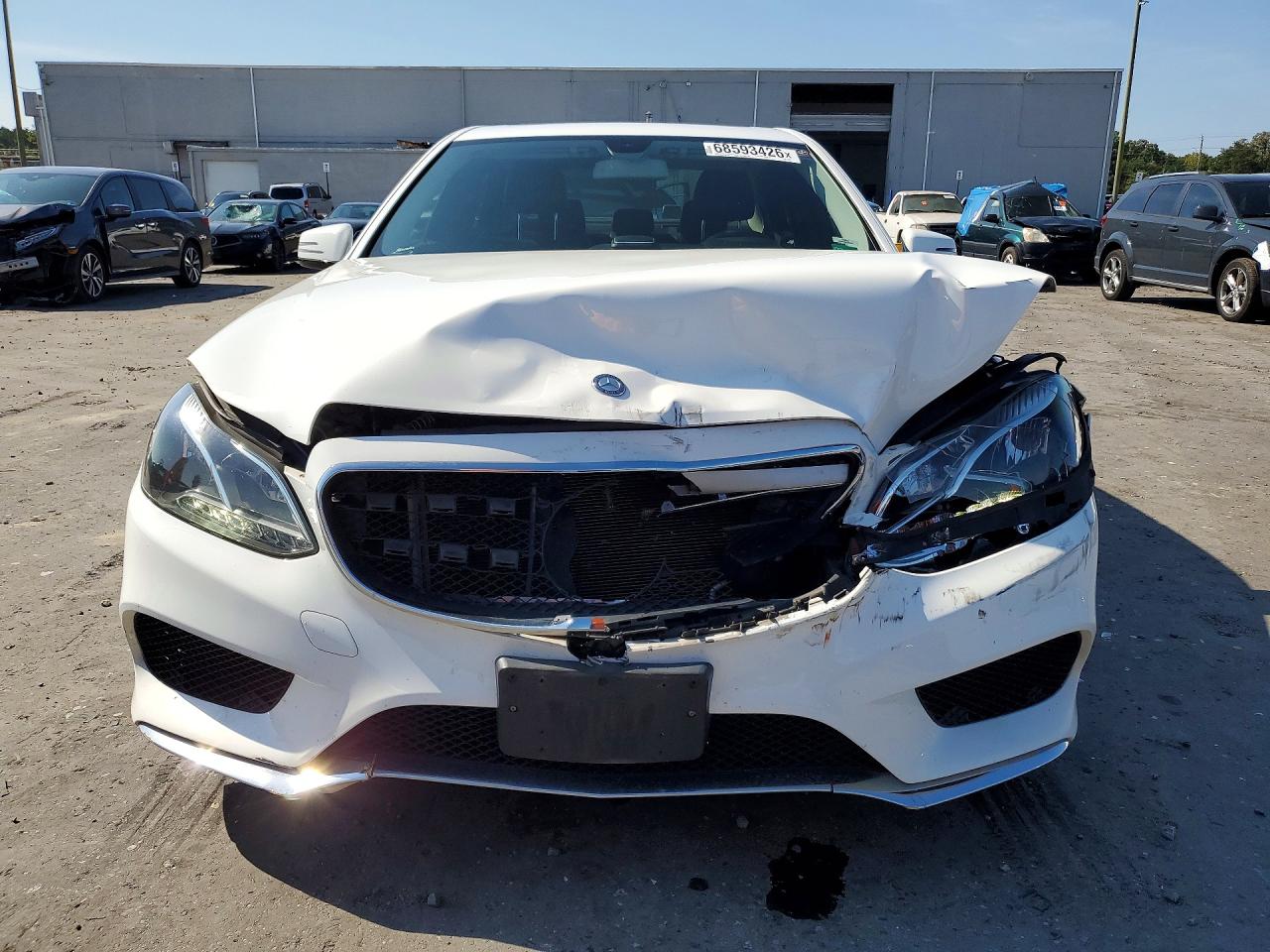 2014 Mercedes-benz E 350 White vin: WDDHF5KBXEA919363