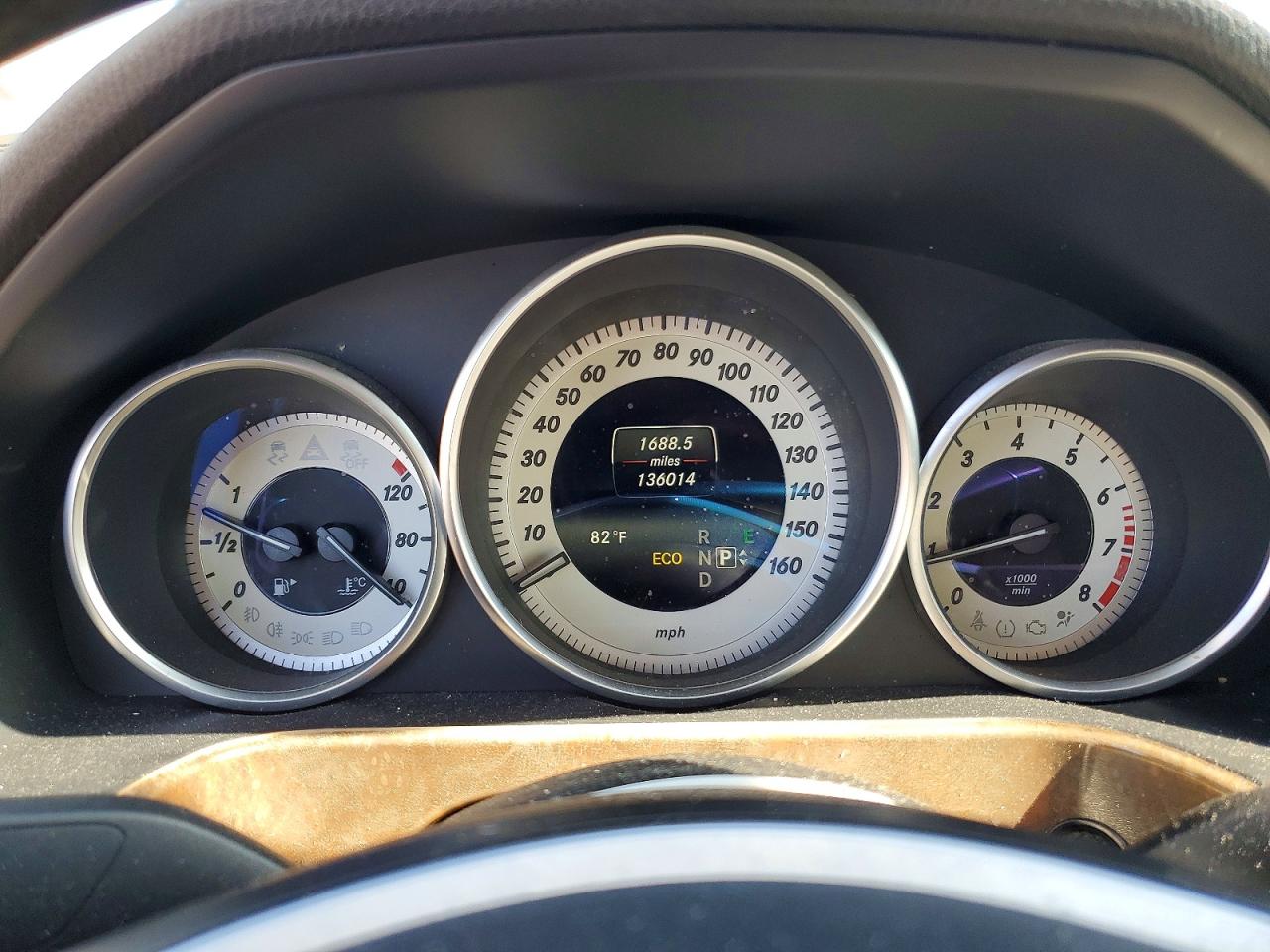 2014 Mercedes-benz E 350 White vin: WDDHF5KBXEA919363