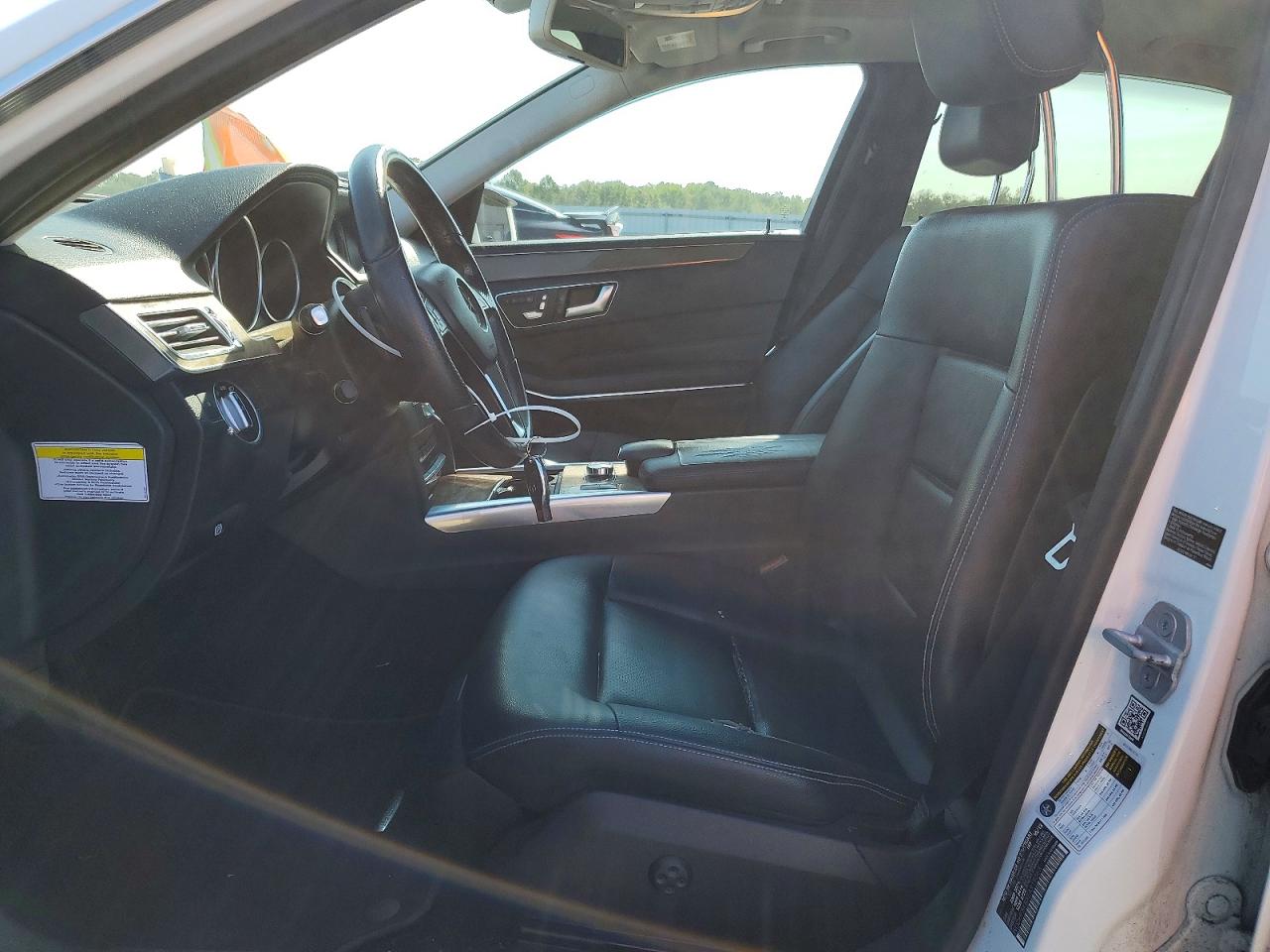 2014 Mercedes-benz E 350 White vin: WDDHF5KBXEA919363