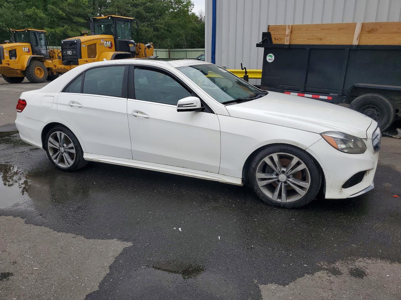 2014 Mercedes-benz E 350 White vin: WDDHF5KBXEA977554
