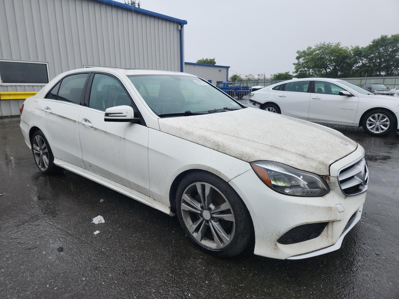 2014 Mercedes-benz E 350 White vin: WDDHF5KBXEA977554 Damage: Right Front Door, Dent(S) W/ Paint Dmg, 1/8 To 1/2 Inch