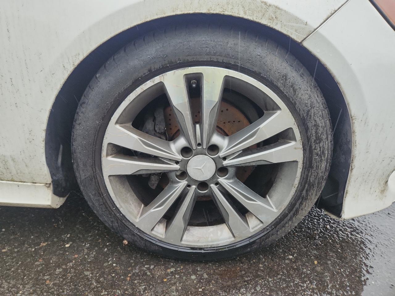 2014 Mercedes-benz E 350 White vin: WDDHF5KBXEA977554 Damage: Right Front Wheel, Curb Rash, > 12 Inches