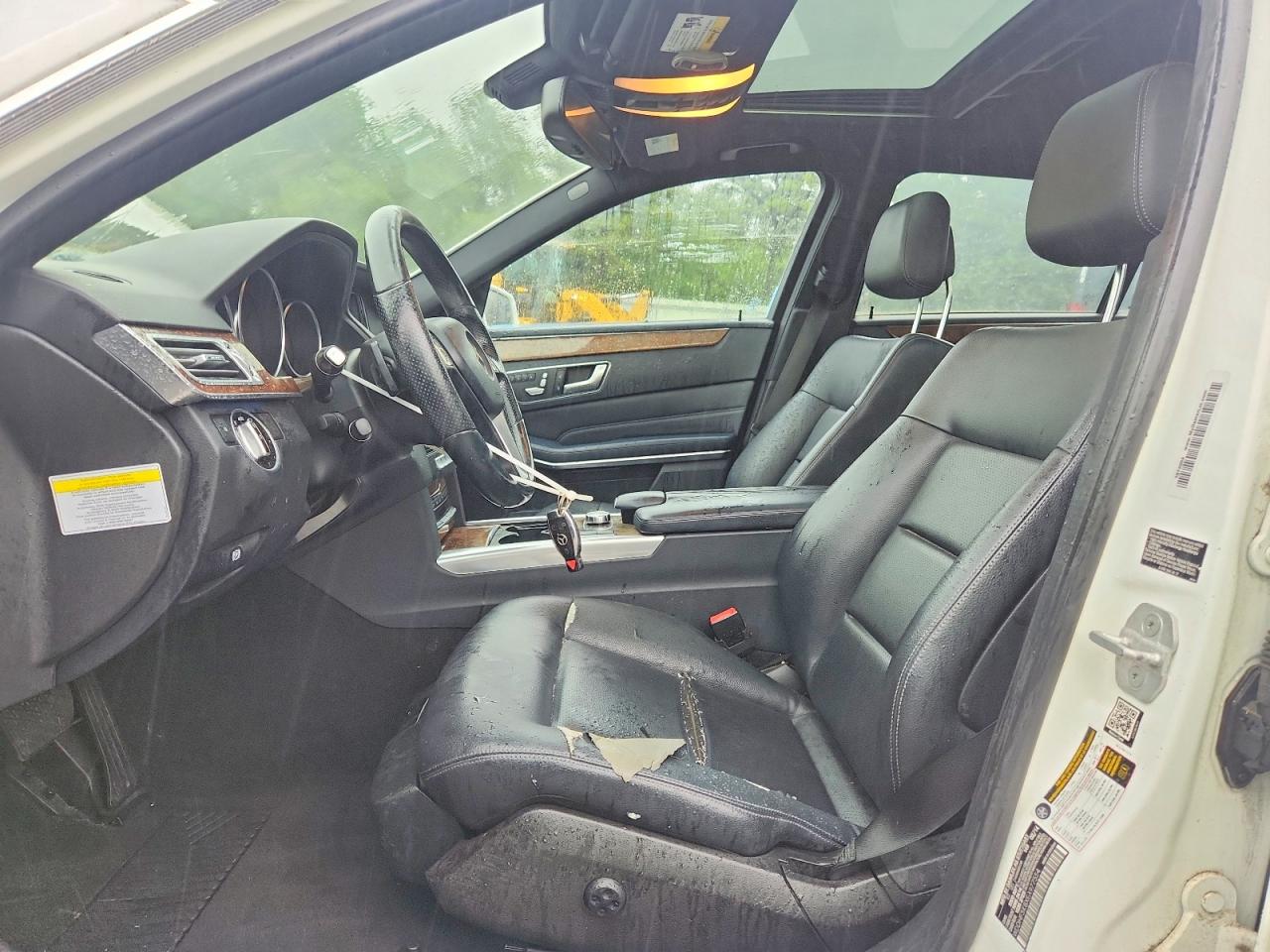 2014 Mercedes-benz E 350 White vin: WDDHF5KBXEA977554
