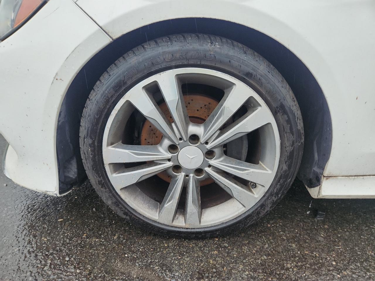 2014 Mercedes-benz E 350 White vin: WDDHF5KBXEA977554 Damage: Left Front Wheel, Curb Rash, > 12 Inches