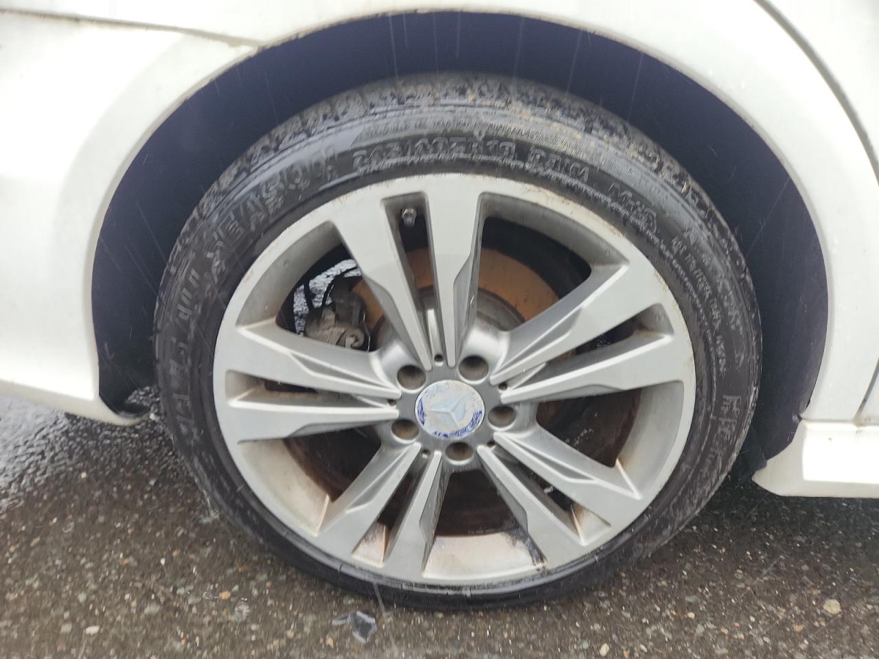 2014 Mercedes-benz E 350 White vin: WDDHF5KBXEA977554 Damage: Right Rear Wheel, Curb Rash, > 12 Inches
