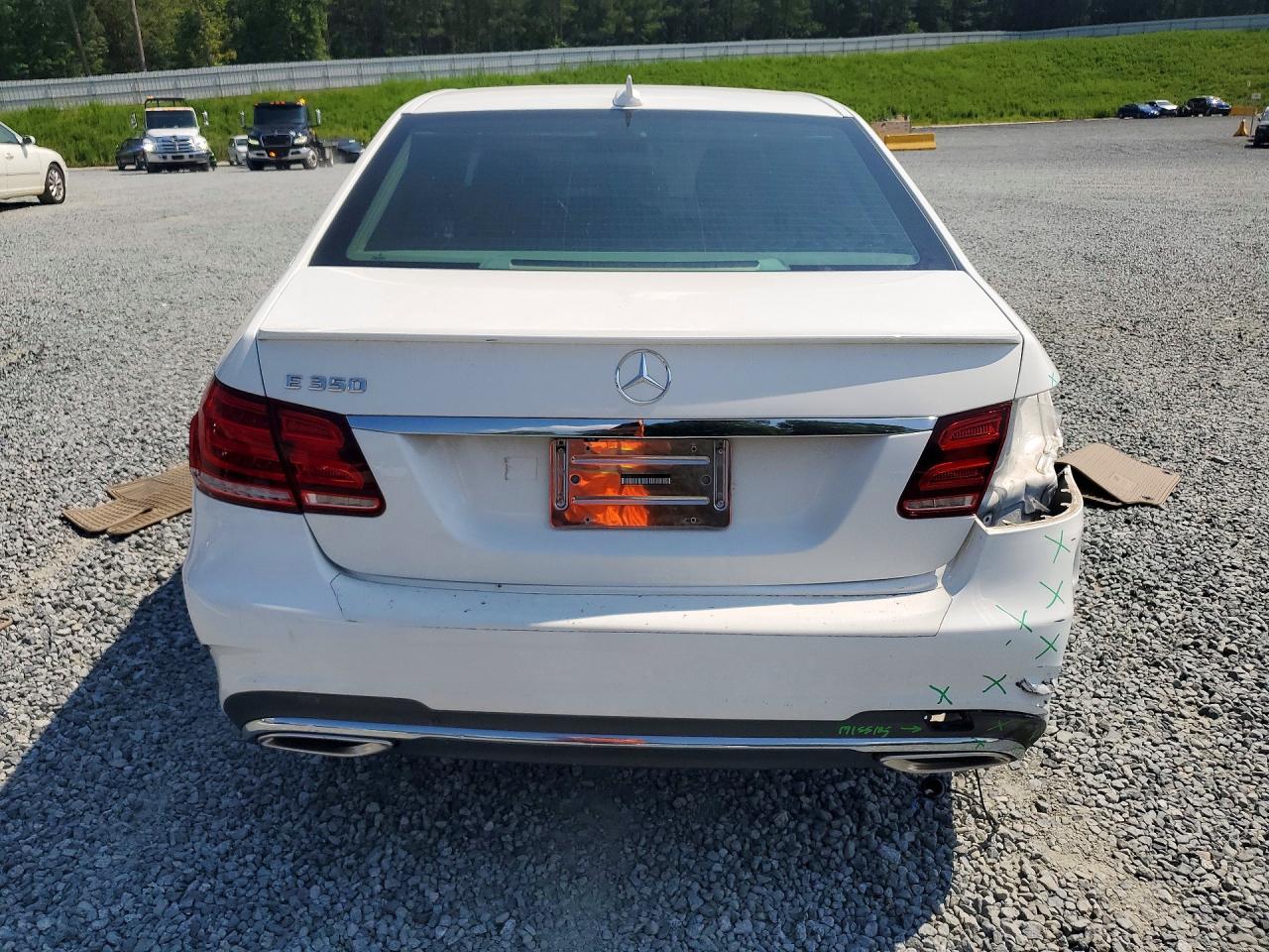 2014 Mercedes-benz E 350 White vin: WDDHF5KBXEA996038