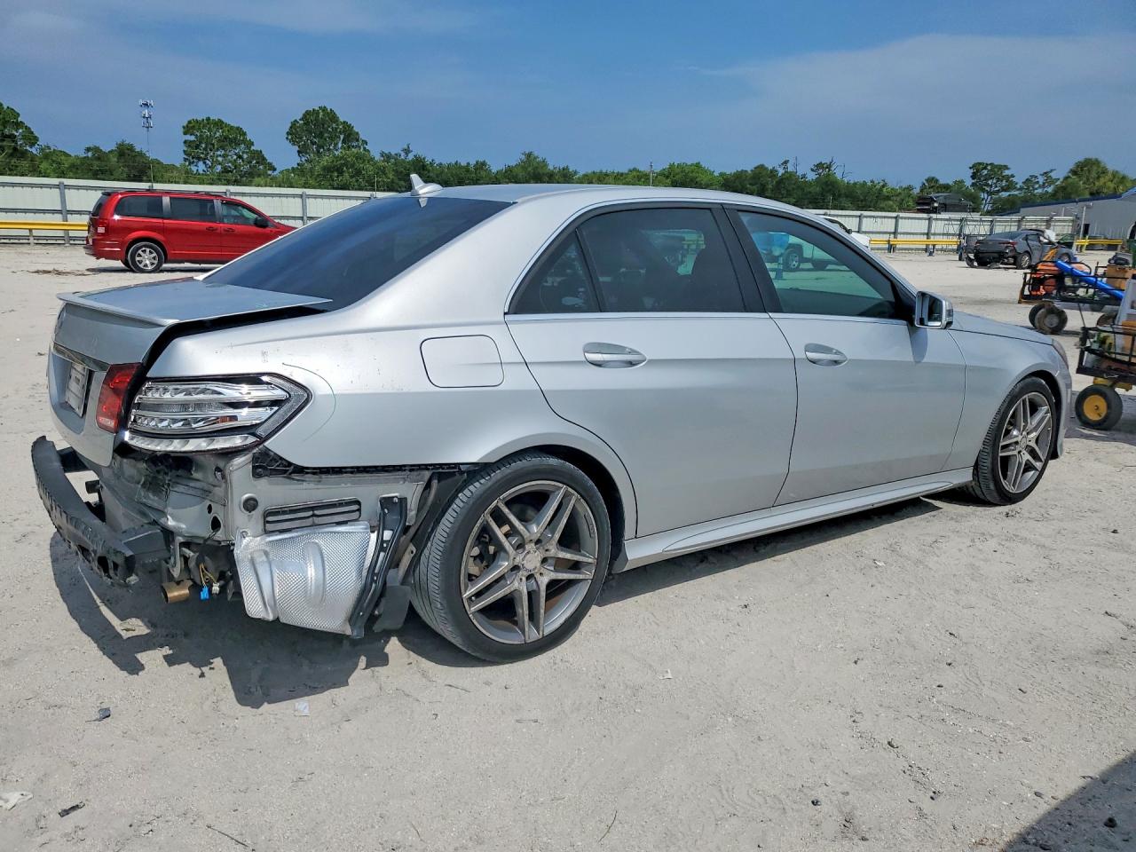 2014 Mercedes-benz E 350 Серебряный vin: WDDHF5KBXEB012879