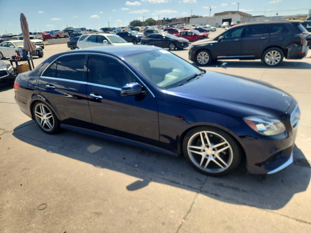 2014 Mercedes-benz E 350 Blue vin: WDDHF5KBXEB073682