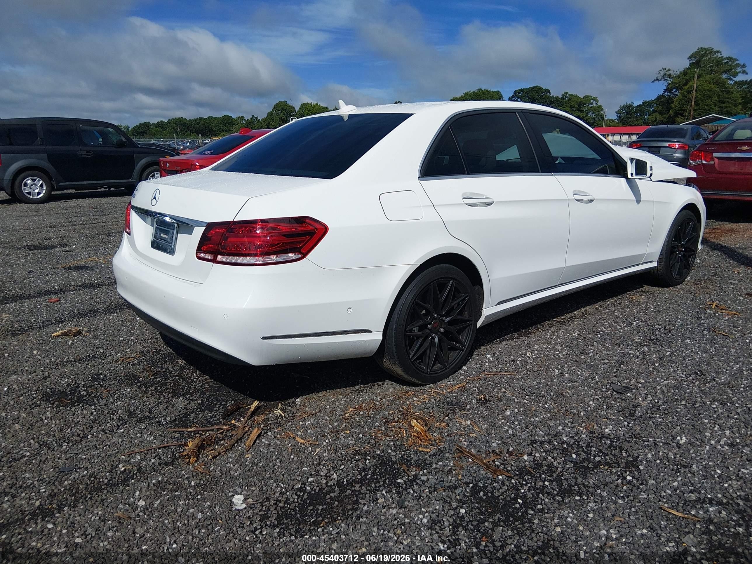 2015 Mercedes-benz E 350   White vin: WDDHF5KBXFB135762