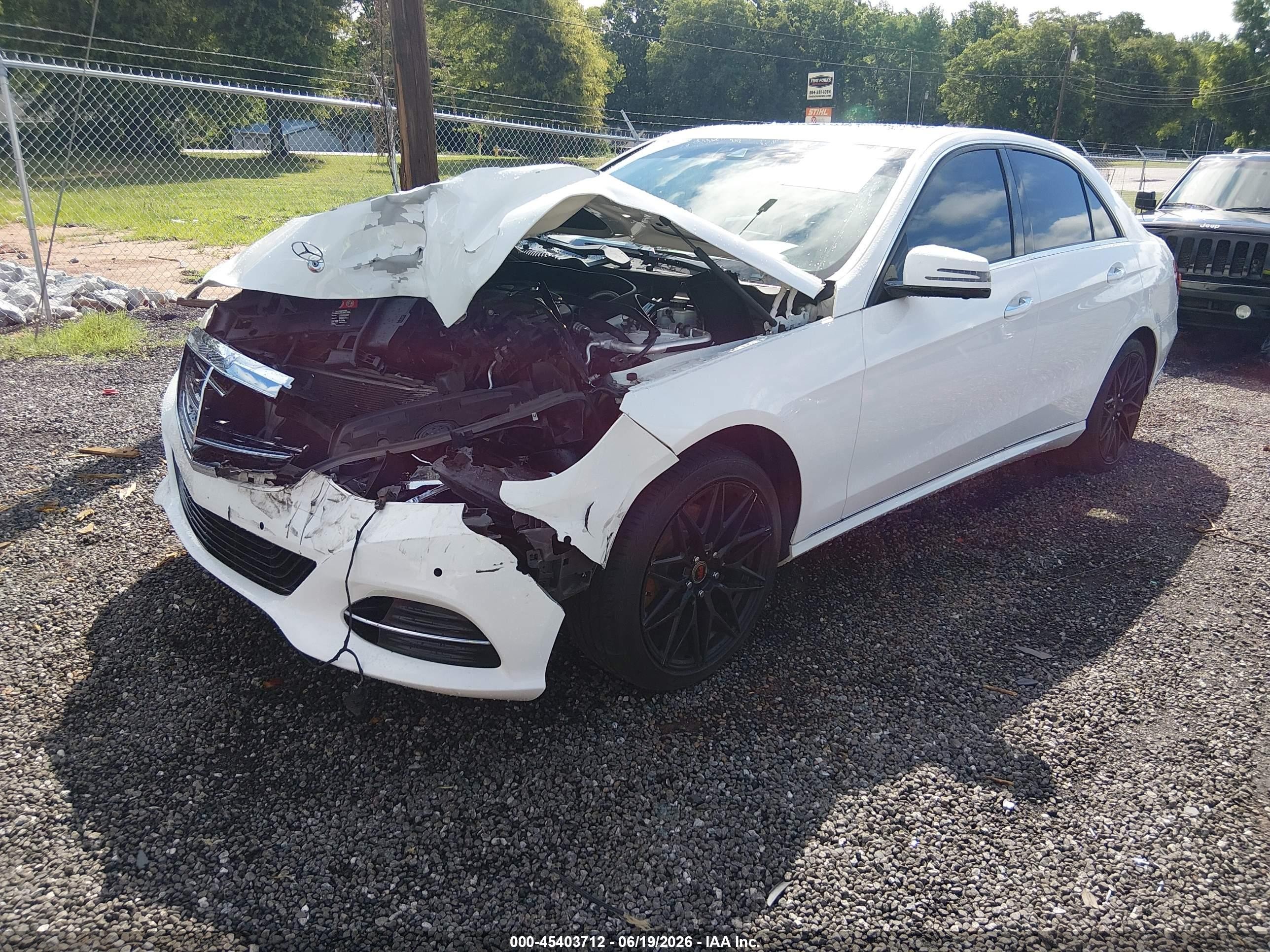 2015 Mercedes-benz E 350   White vin: WDDHF5KBXFB135762