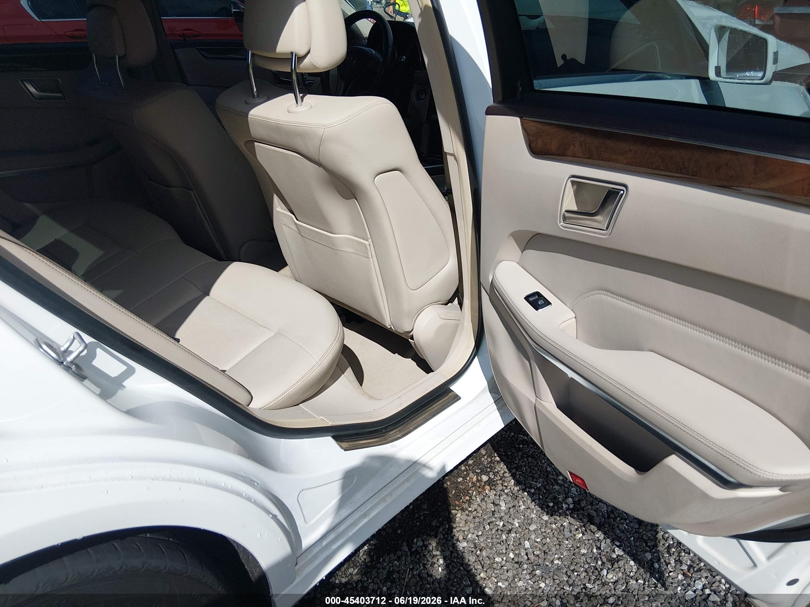 2015 Mercedes-benz E 350   White vin: WDDHF5KBXFB135762