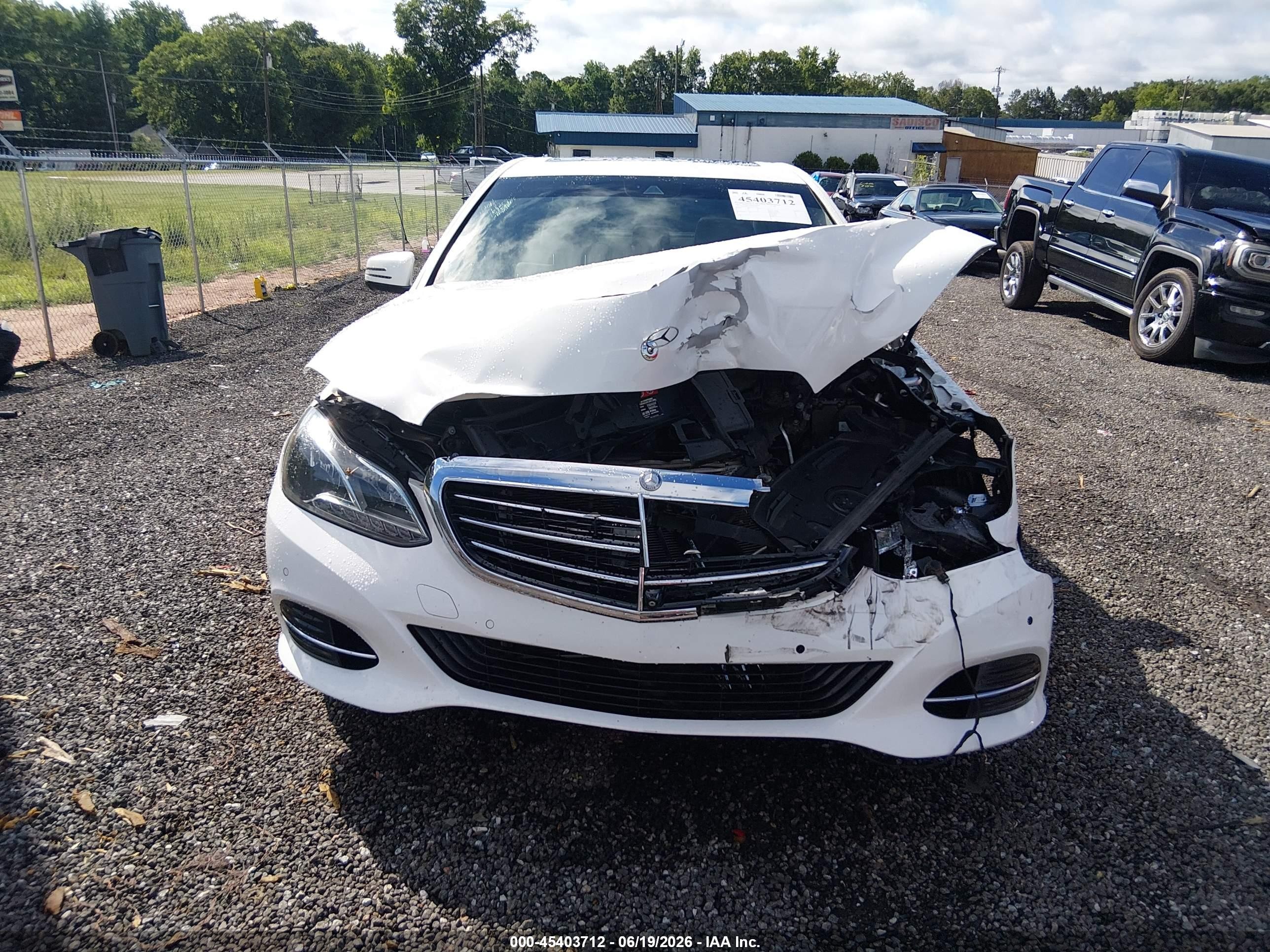 2015 Mercedes-benz E 350   White vin: WDDHF5KBXFB135762