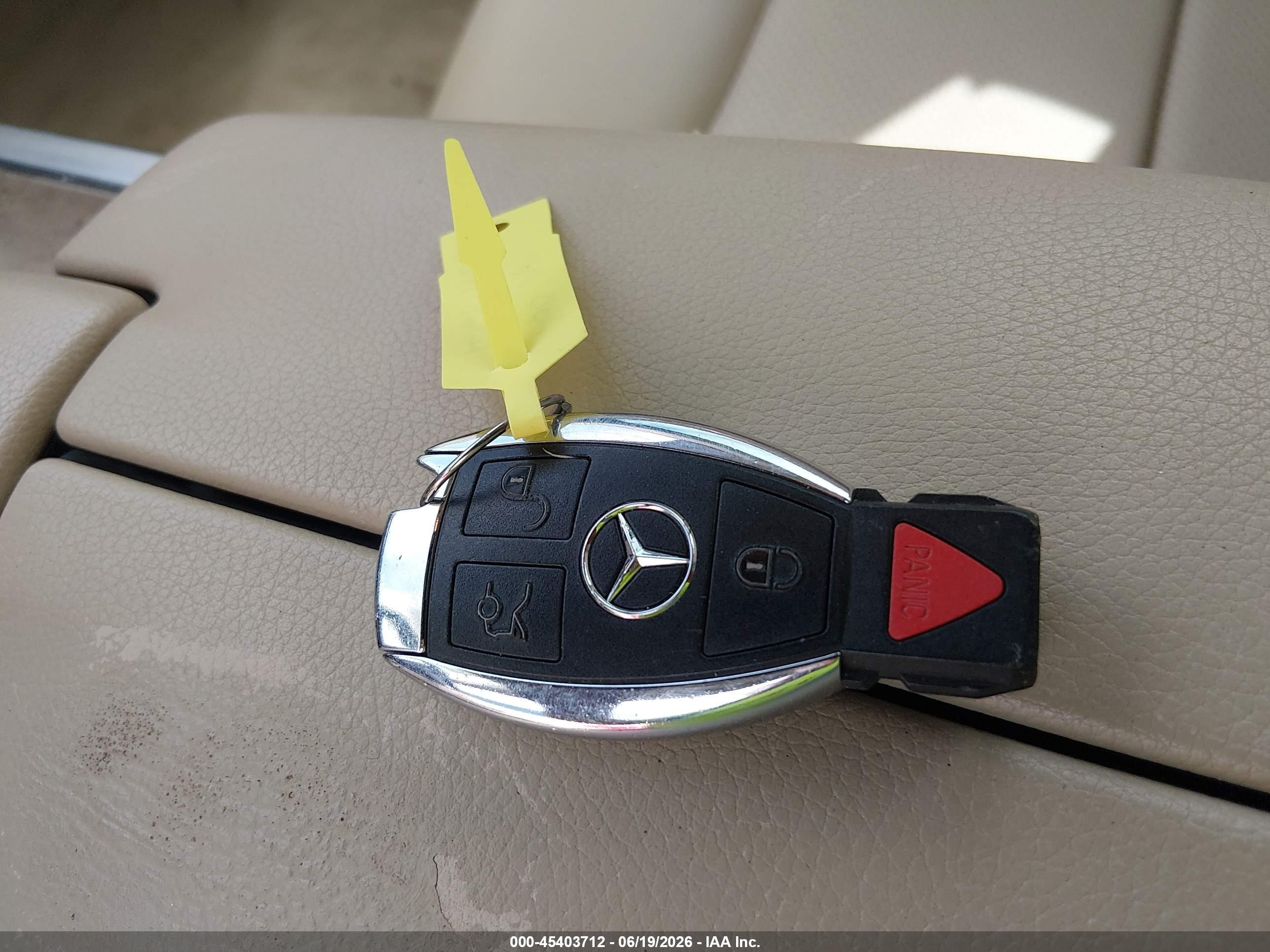 2015 Mercedes-benz E 350   White vin: WDDHF5KBXFB135762