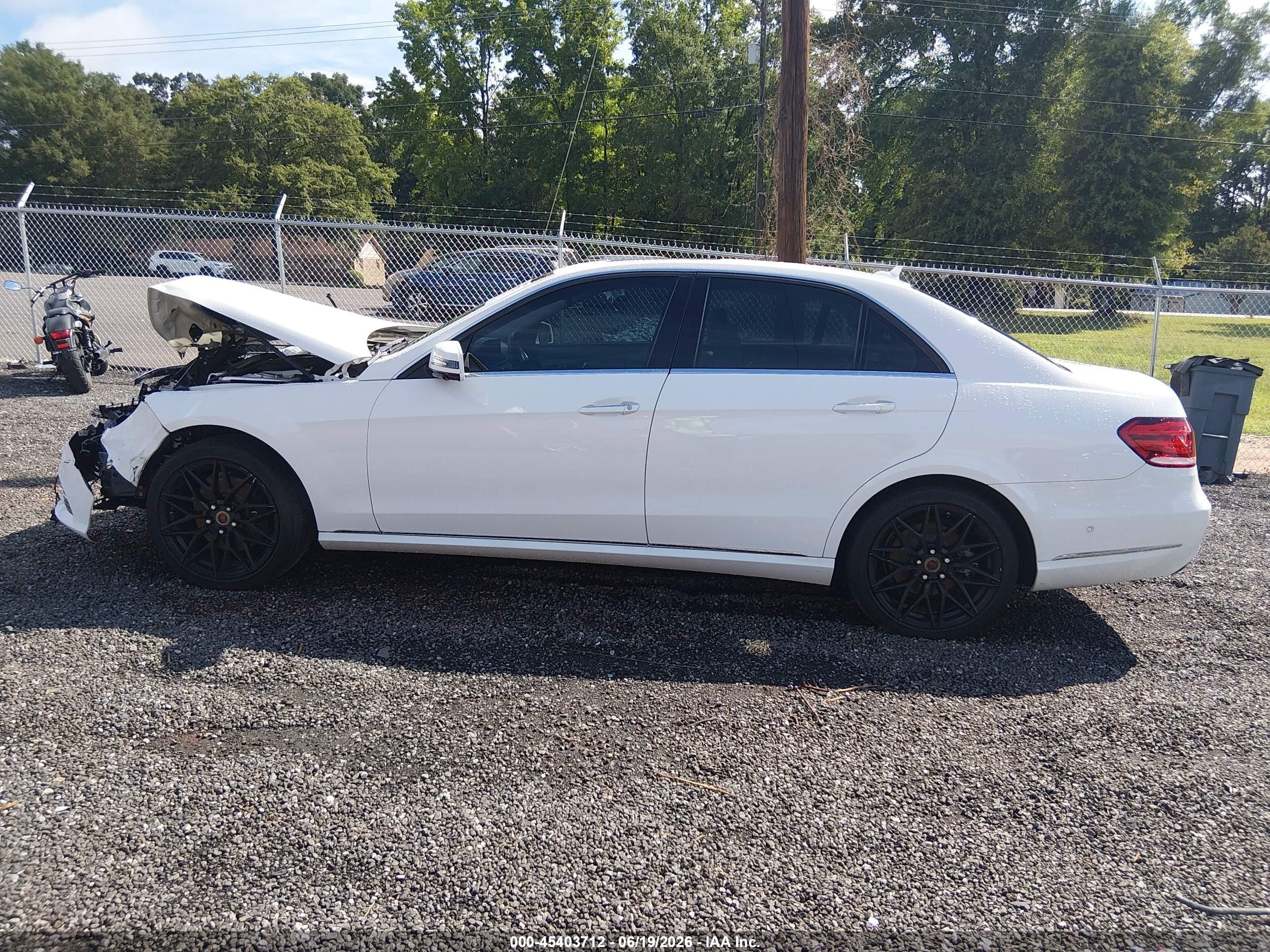 2015 Mercedes-benz E 350   White vin: WDDHF5KBXFB135762