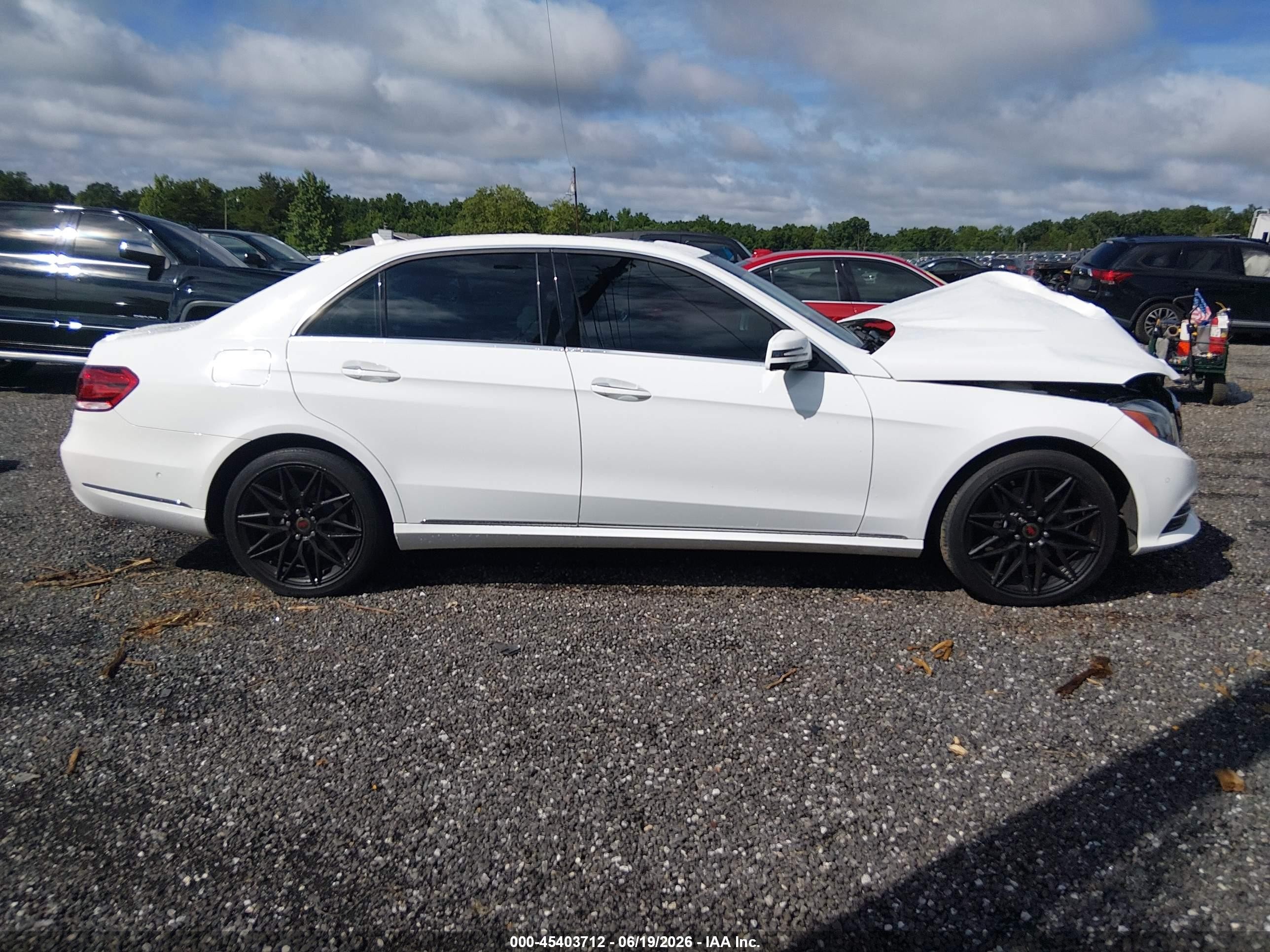 2015 Mercedes-benz E 350   White vin: WDDHF5KBXFB135762