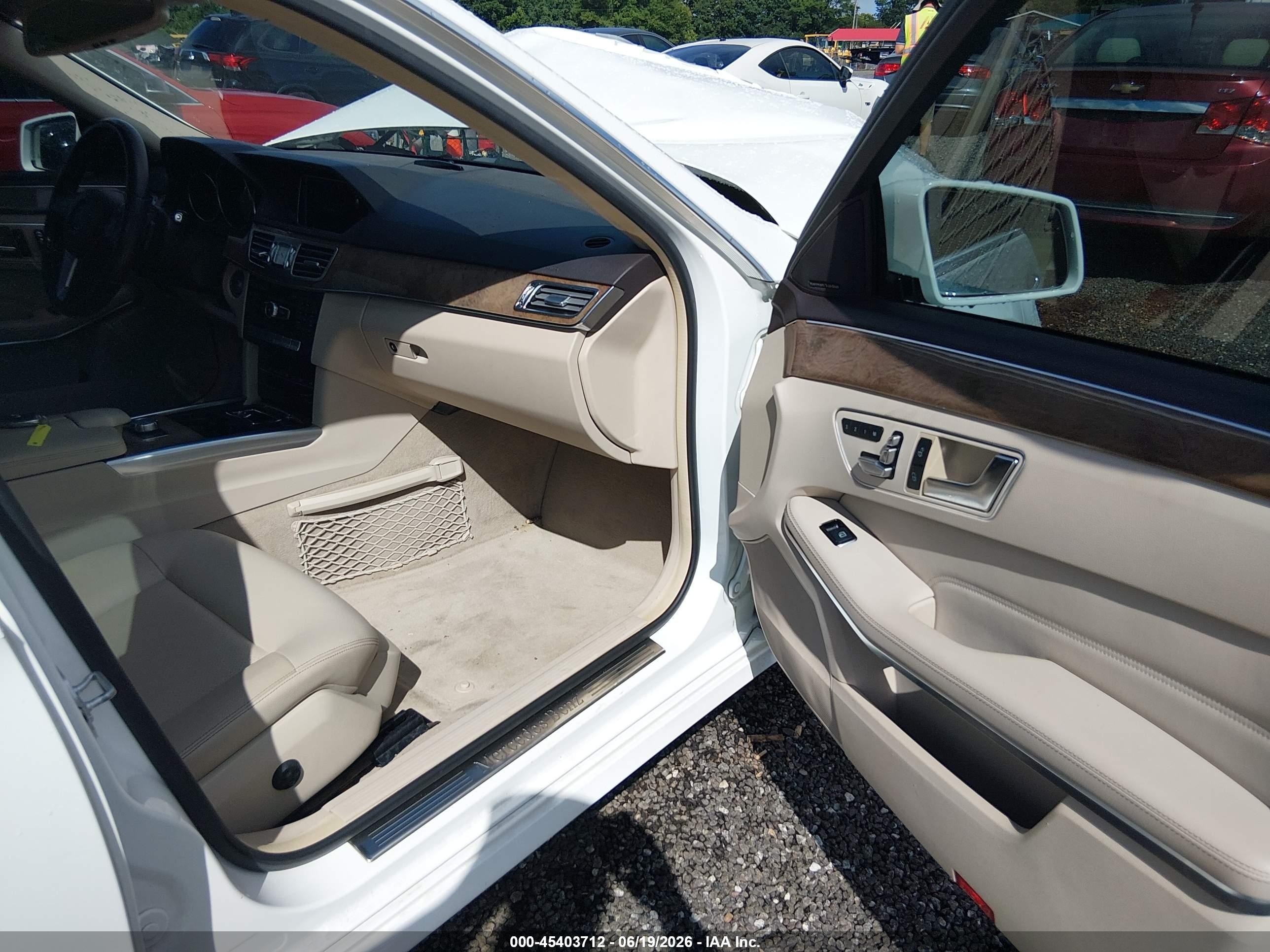 2015 Mercedes-benz E 350   White vin: WDDHF5KBXFB135762