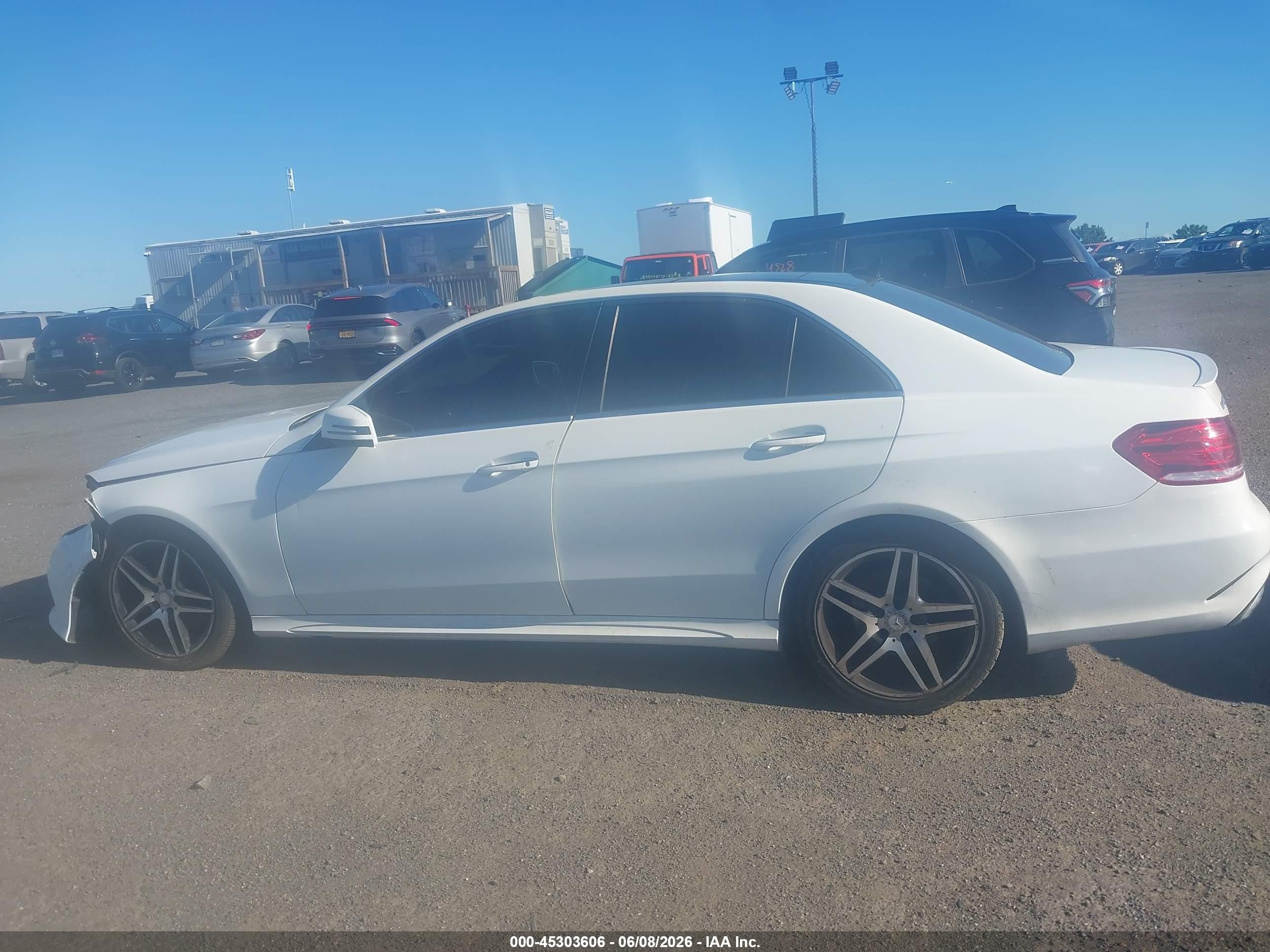 2015 Mercedes-benz E 400 4matic Белый vin: WDDHF6HB6FB158341