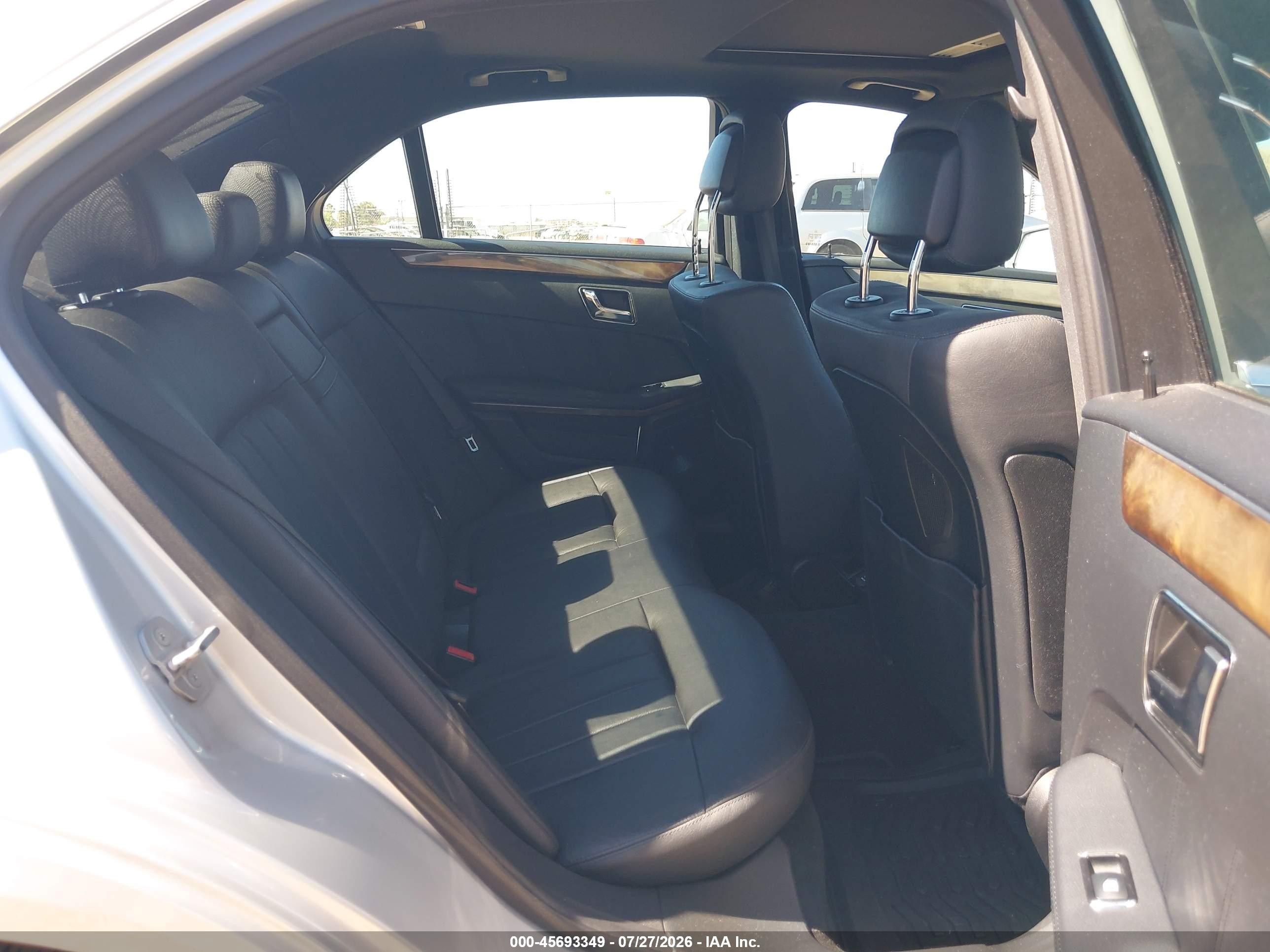 2010 Mercedes-benz E 550   Silver vin: WDDHF7CB0AA215838