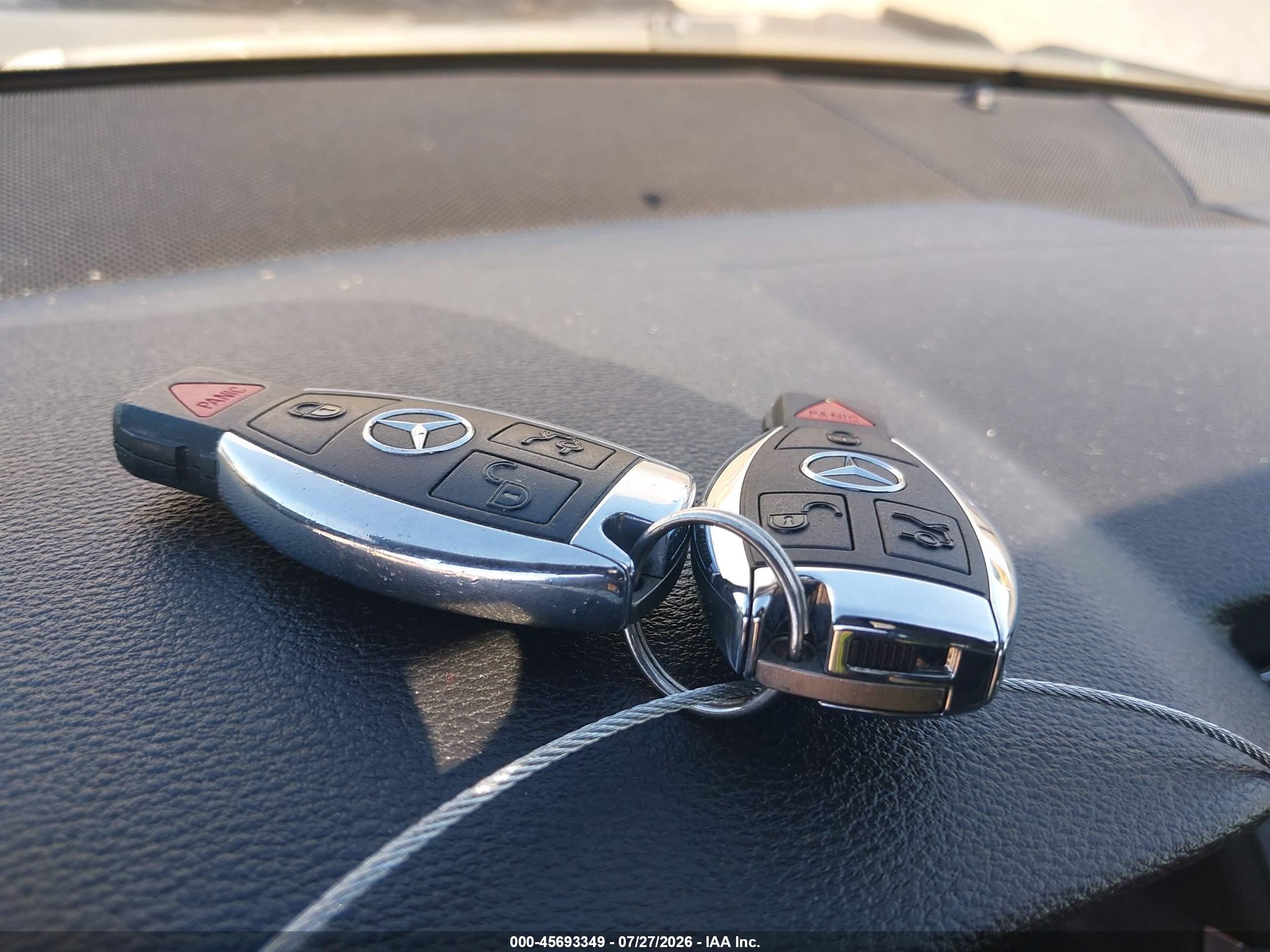 2010 Mercedes-benz E 550   Silver vin: WDDHF7CB0AA215838