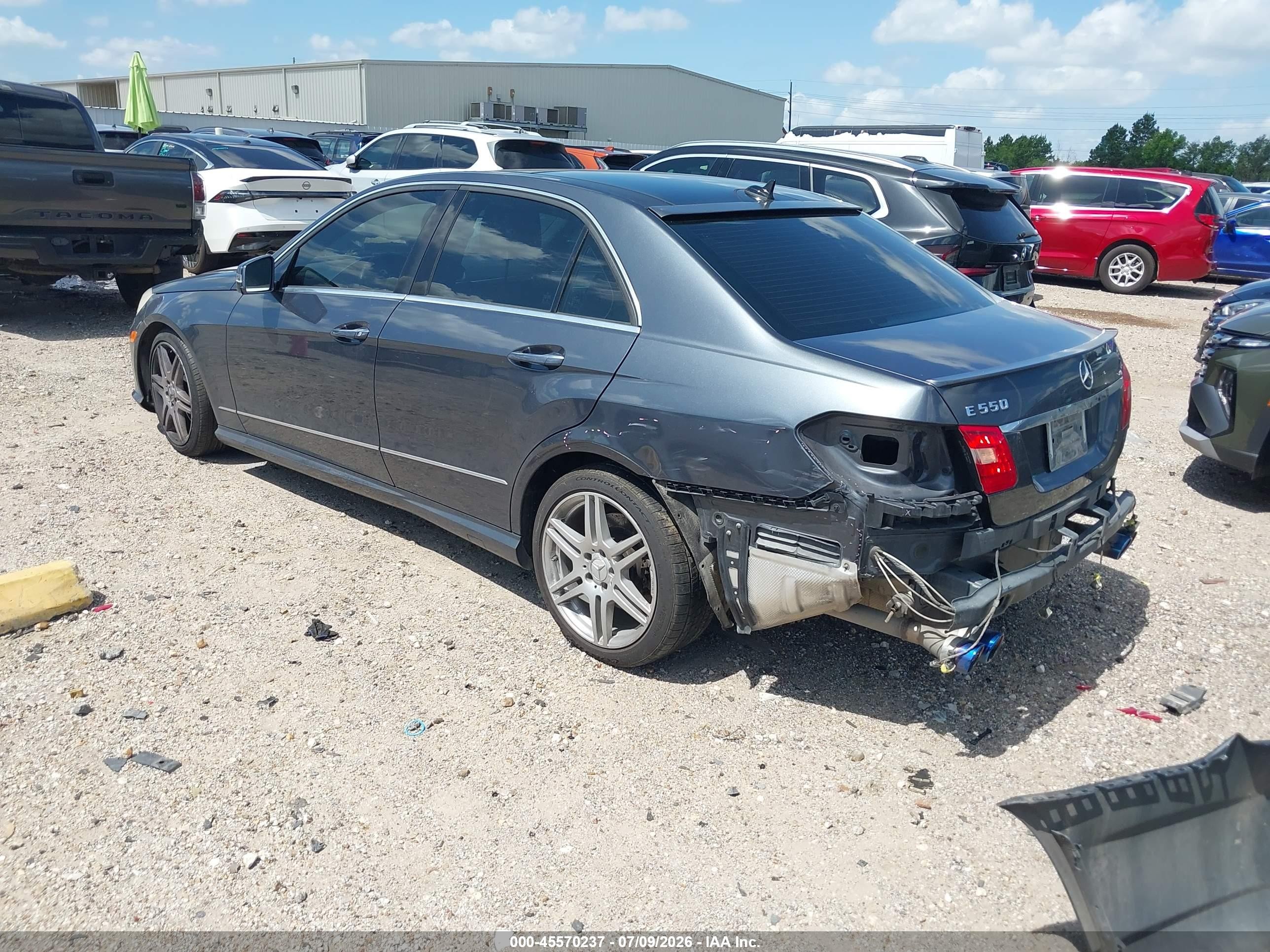 2010 Mercedes-benz E 550   Серый vin: WDDHF7CB2AA029895