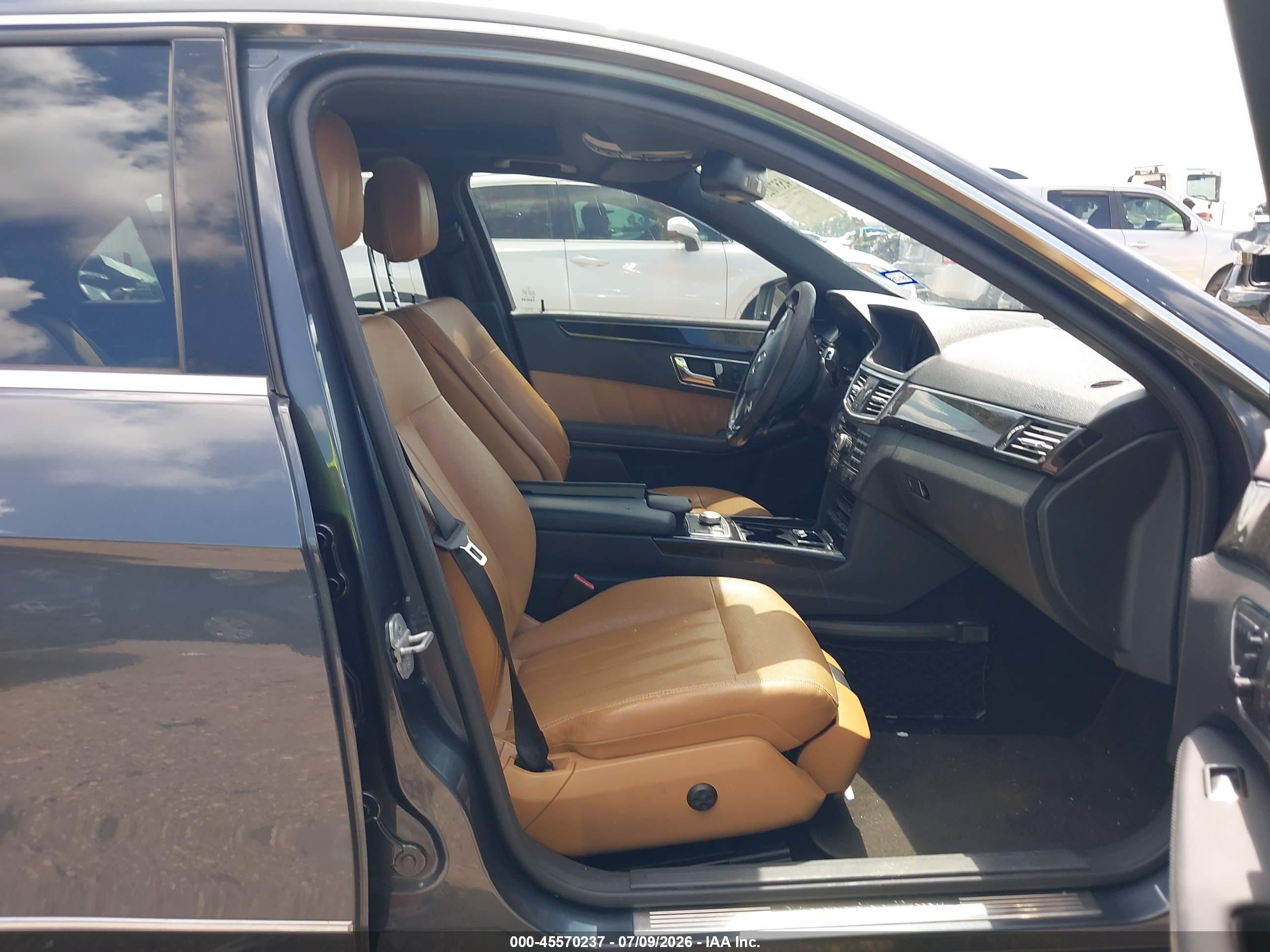 2010 Mercedes-benz E 550   Серый vin: WDDHF7CB2AA029895