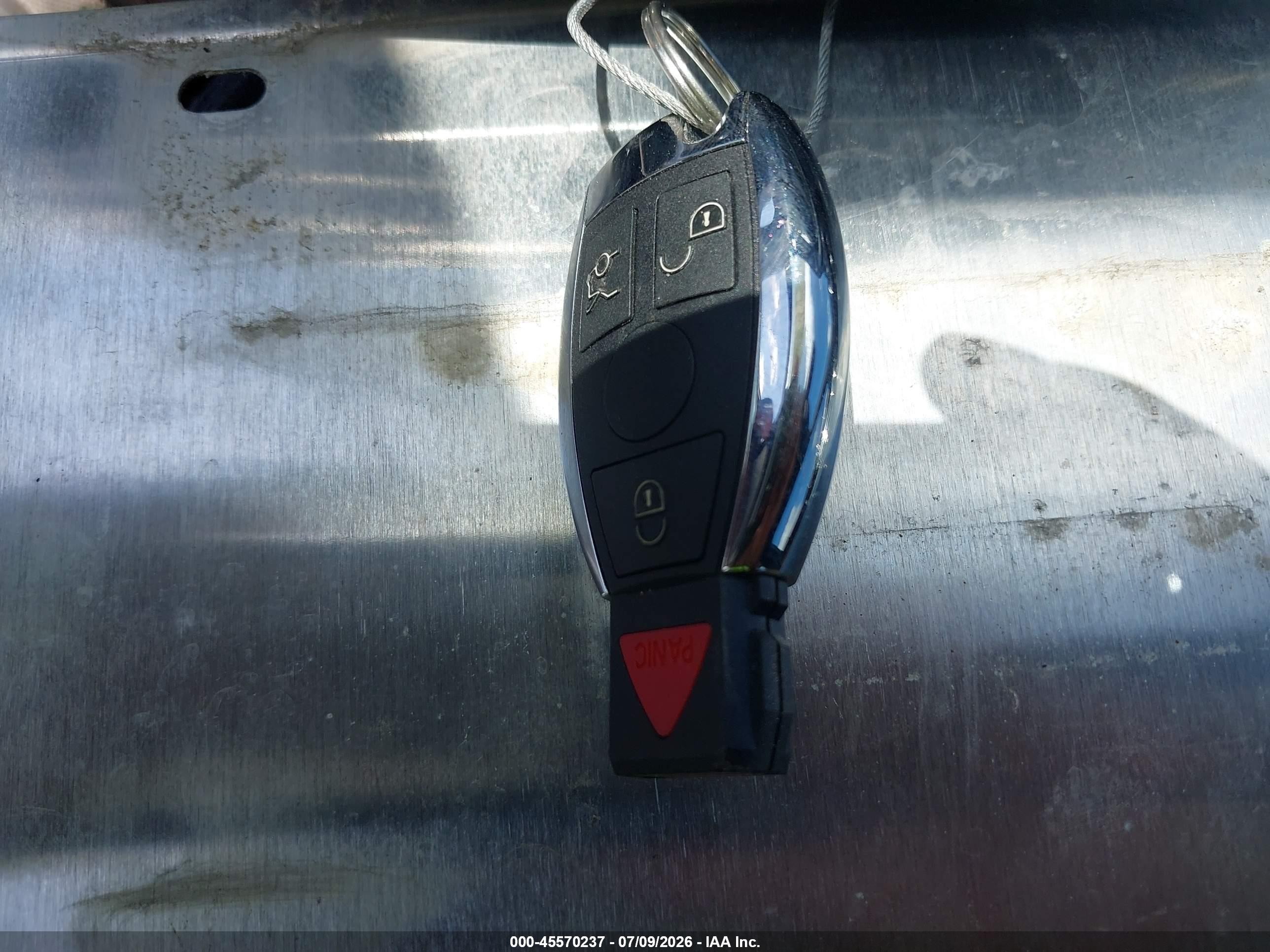 2010 Mercedes-benz E 550   Серый vin: WDDHF7CB2AA029895