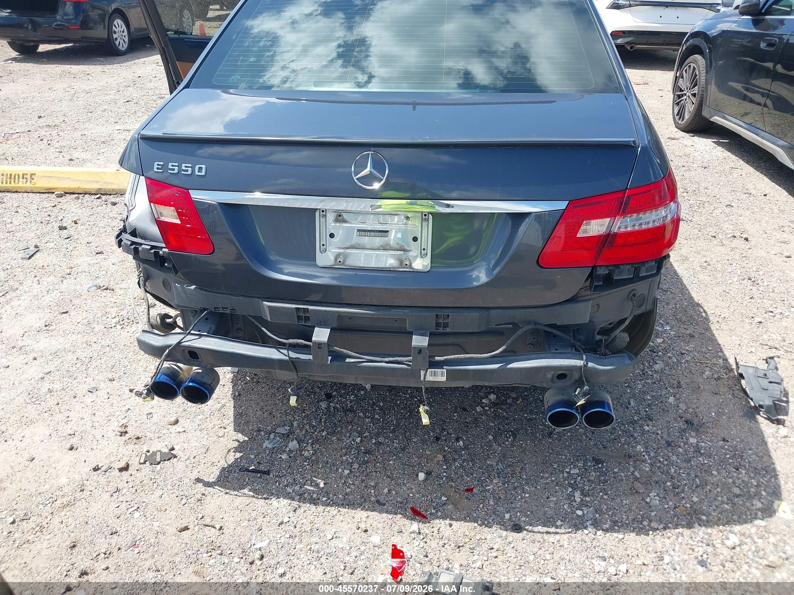 2010 Mercedes-benz E 550   Серый vin: WDDHF7CB2AA029895